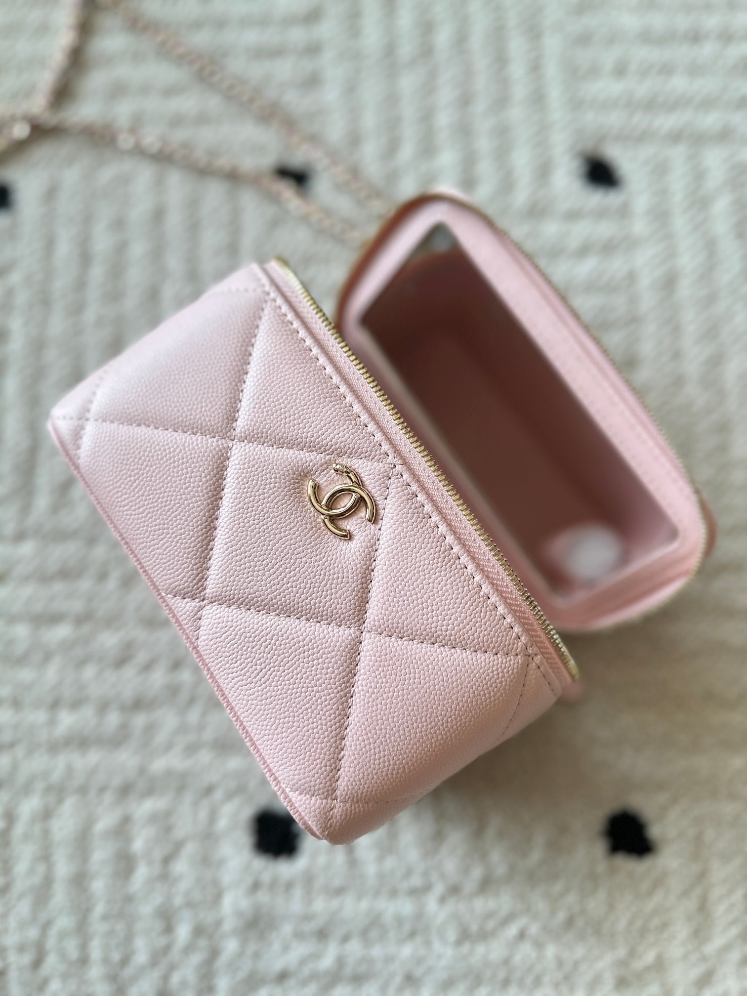CHANEL 25S VANITY BAG 17 IN LIGHT PINK CAVIAR LEATHER WITH GOLD HARDWARE - Image 5