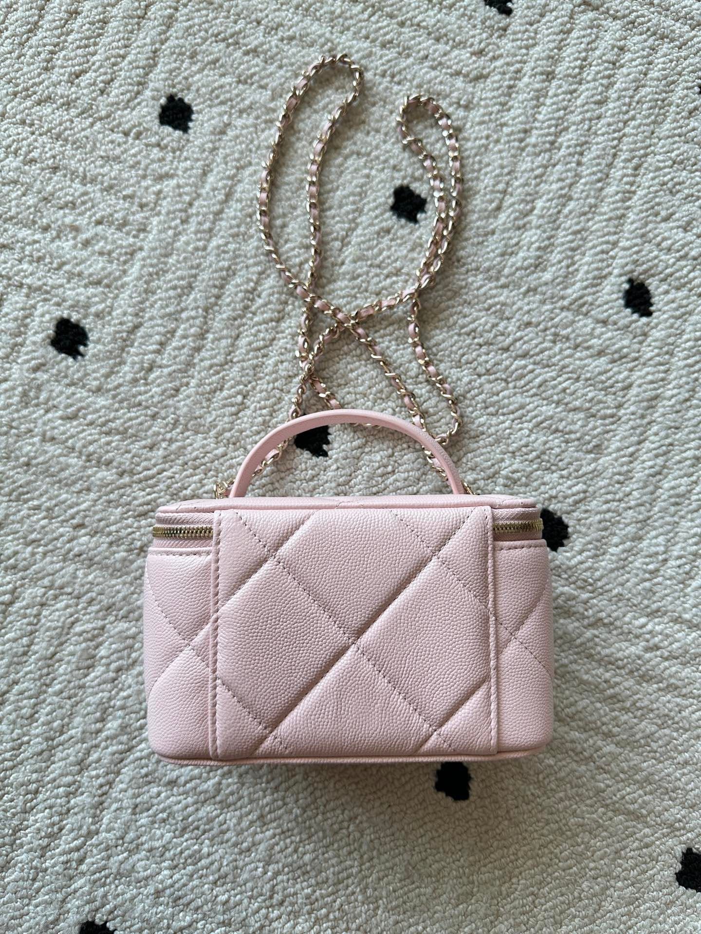 CHANEL 25S VANITY BAG 17 IN LIGHT PINK CAVIAR LEATHER WITH GOLD HARDWARE - Image 2