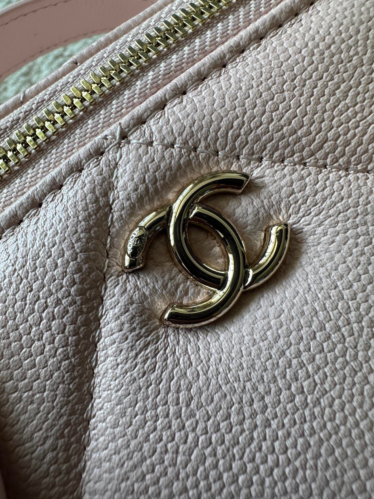 CHANEL 25S VANITY BAG 17 IN LIGHT PINK CAVIAR LEATHER WITH GOLD HARDWARE - Image 4