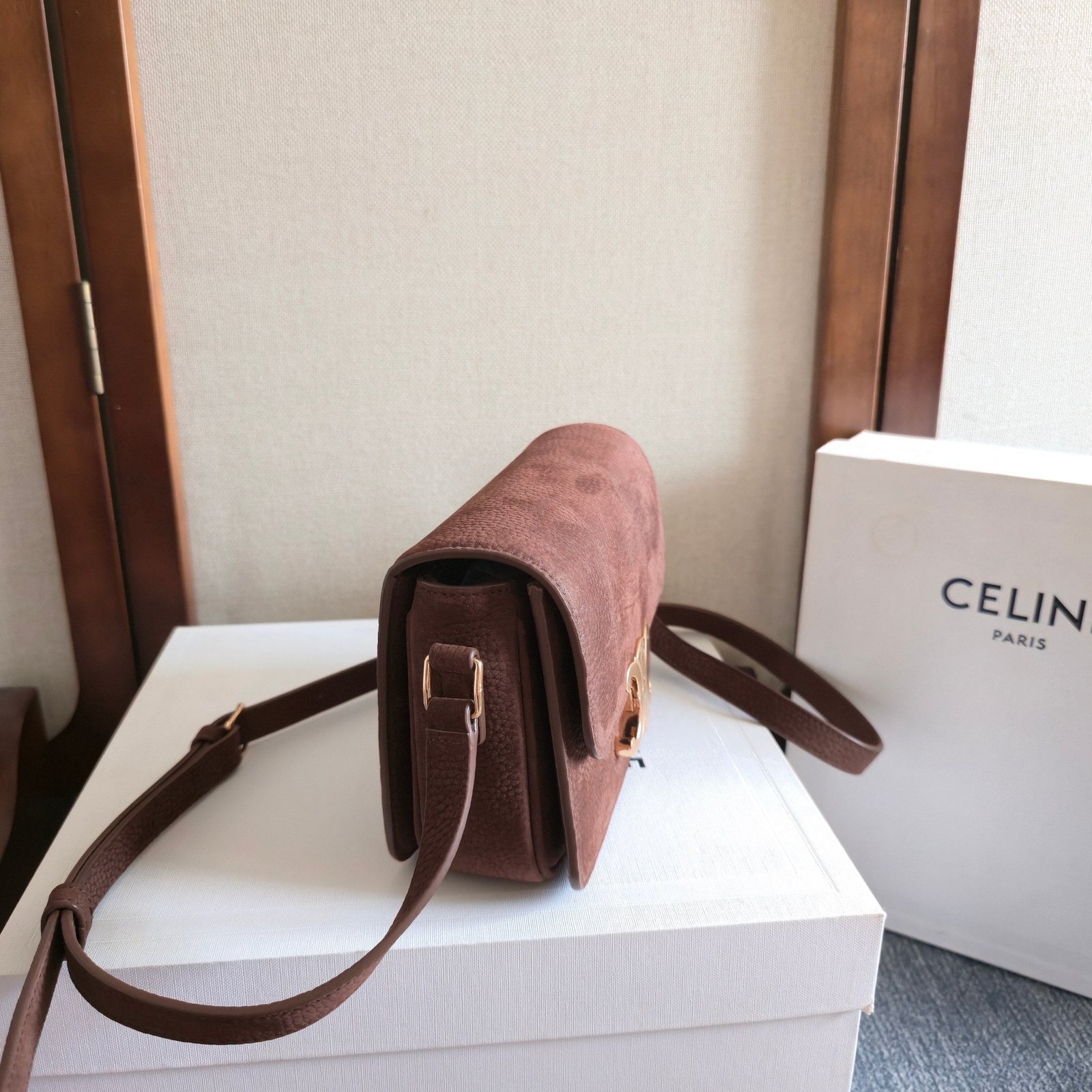 CELINE 25S TEEN TRIOMPHE BAG 18MM IN DARK BROWN GRAINED NUBUCK CALFSKIN - Image 7