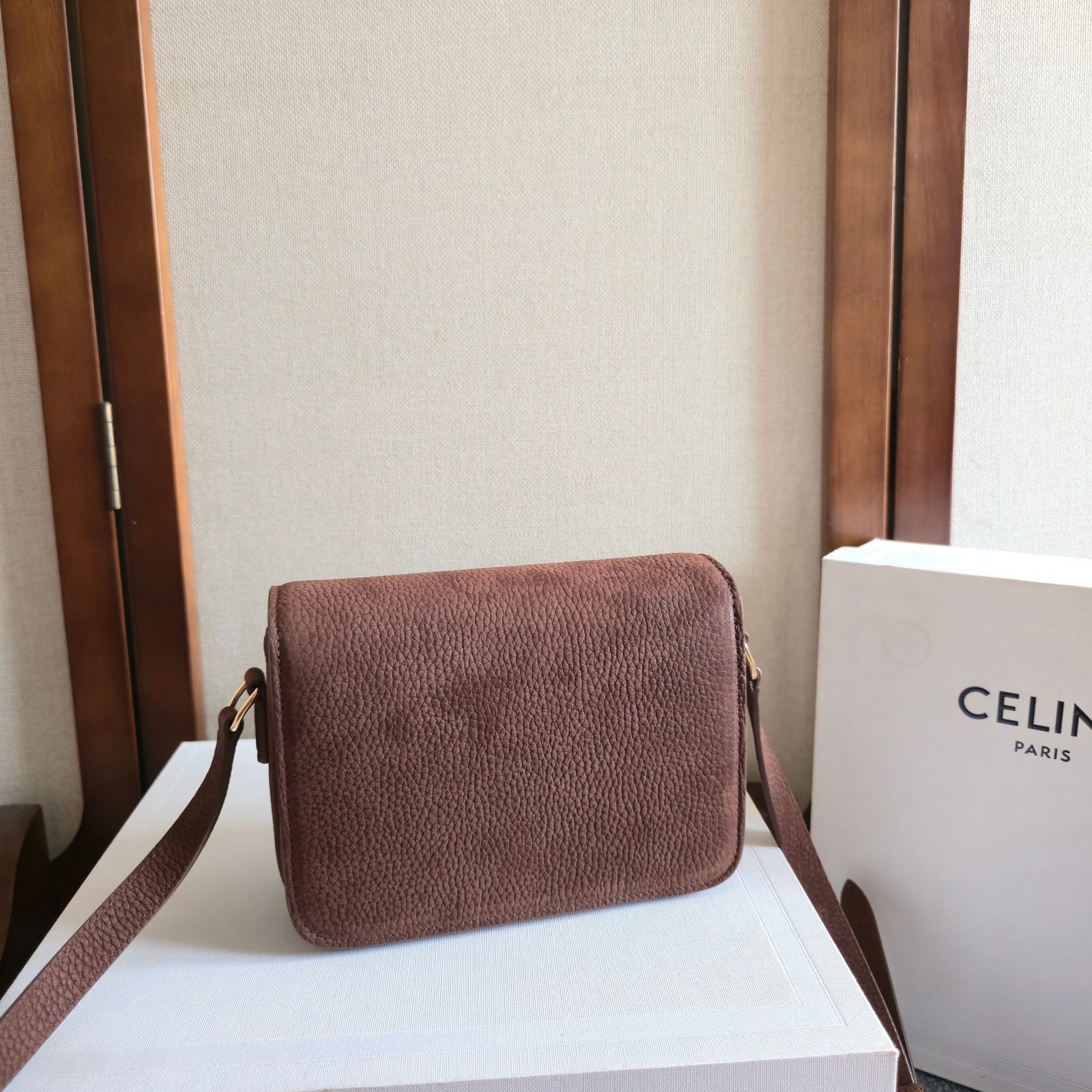 CELINE 25S TEEN TRIOMPHE BAG 18MM IN DARK BROWN GRAINED NUBUCK CALFSKIN - Image 2