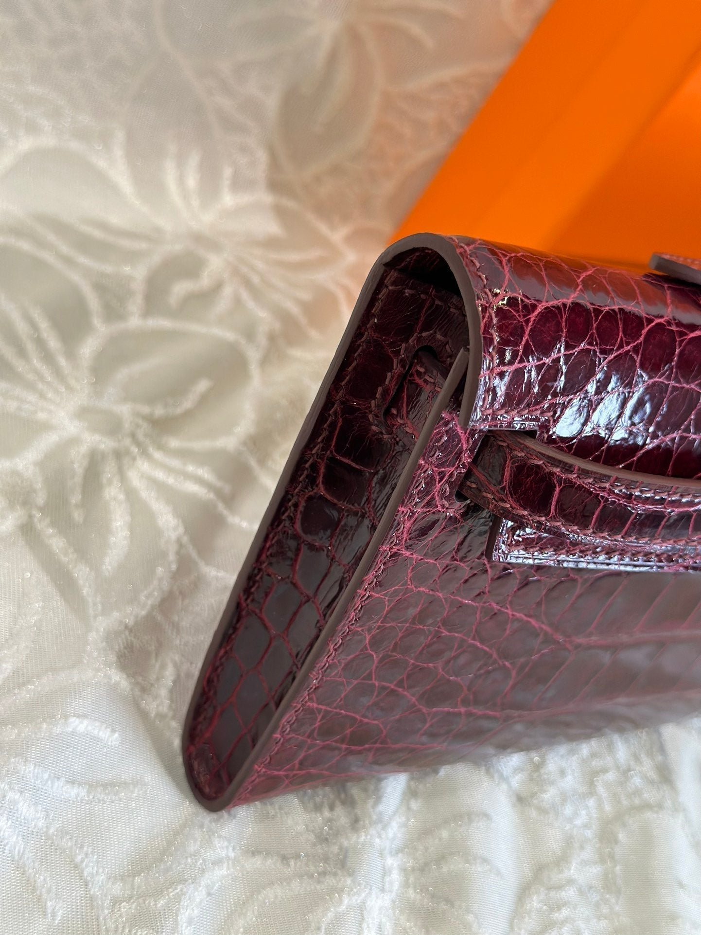 KELLY CUT 31 IN SANGRIA PURPLE SHINNY ALLIGATOR LEATHER WITH SILVER HARDWARE - Image 4