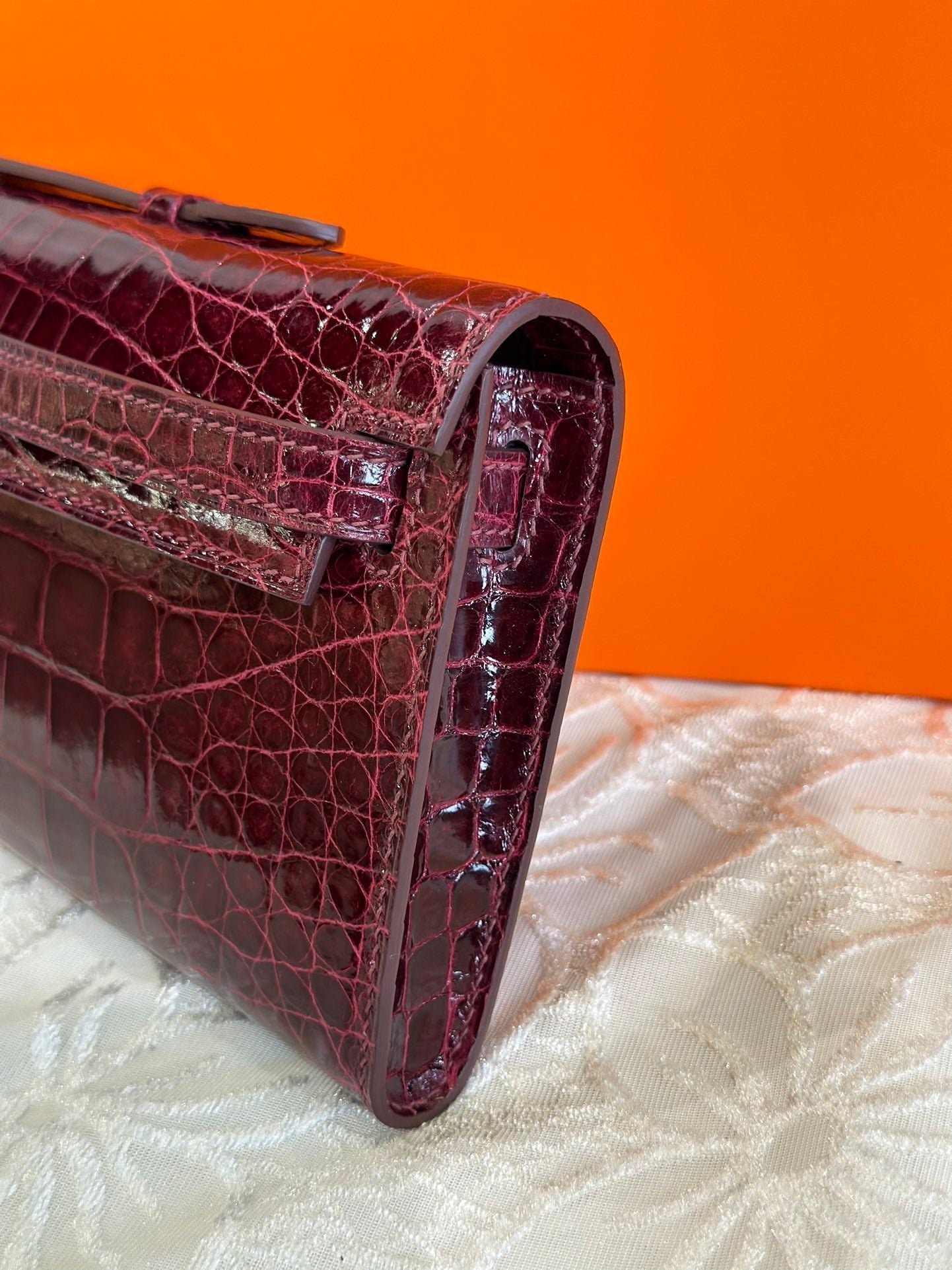 KELLY CUT 31 IN SANGRIA PURPLE SHINNY ALLIGATOR LEATHER WITH SILVER HARDWARE - Image 11