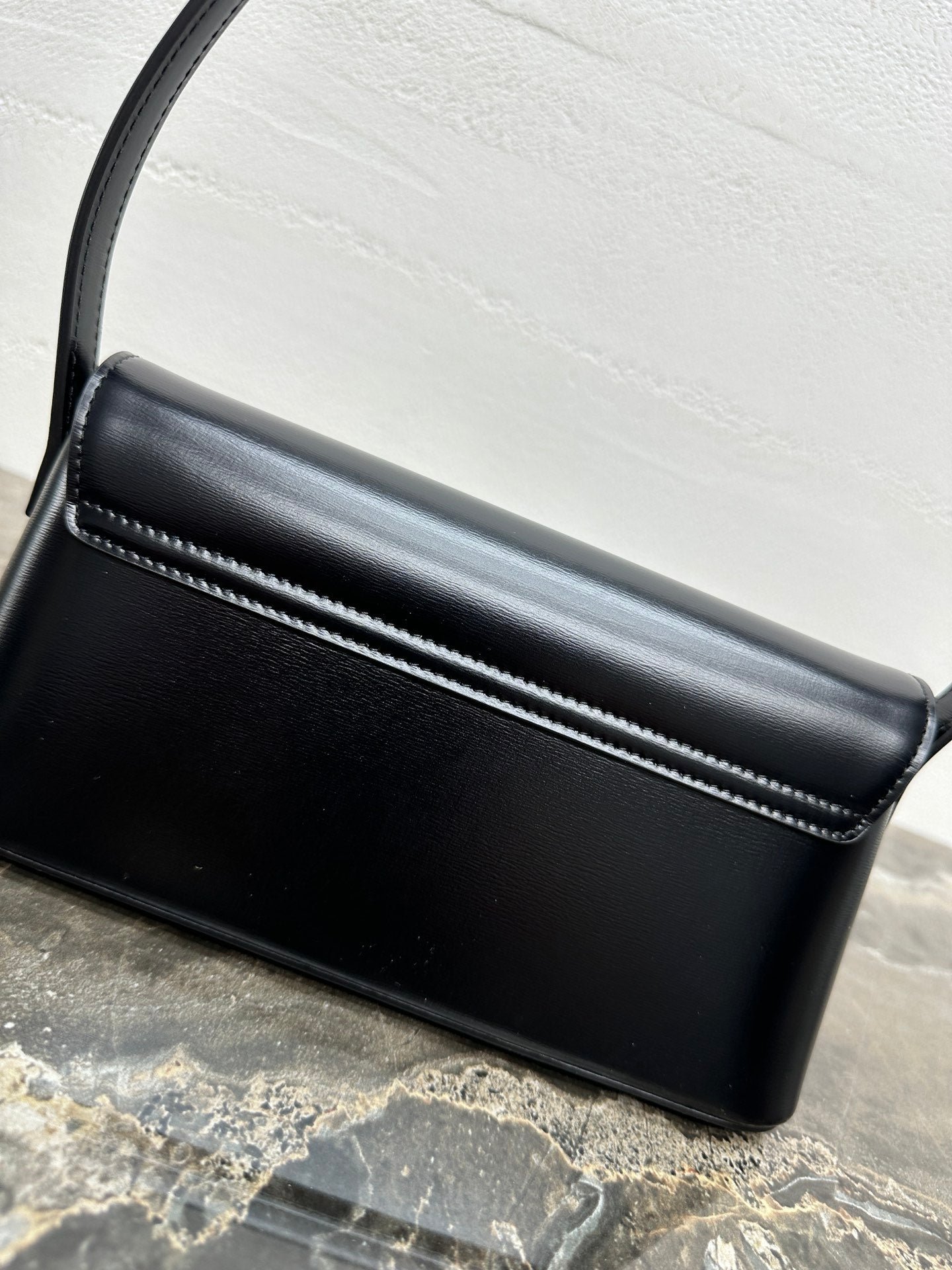CELINE 25S TRIOMPHE BAG 24 IN BLACK SHINY CALFSKIN - Image 8
