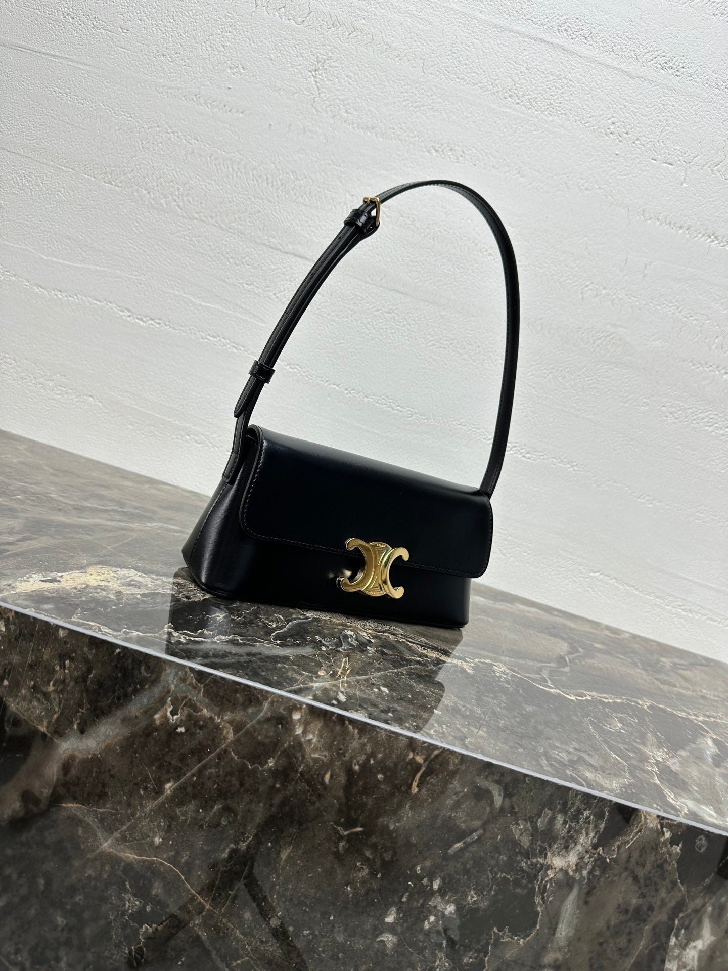 CELINE 25S TRIOMPHE BAG 24 IN BLACK SHINY CALFSKIN - Image 3