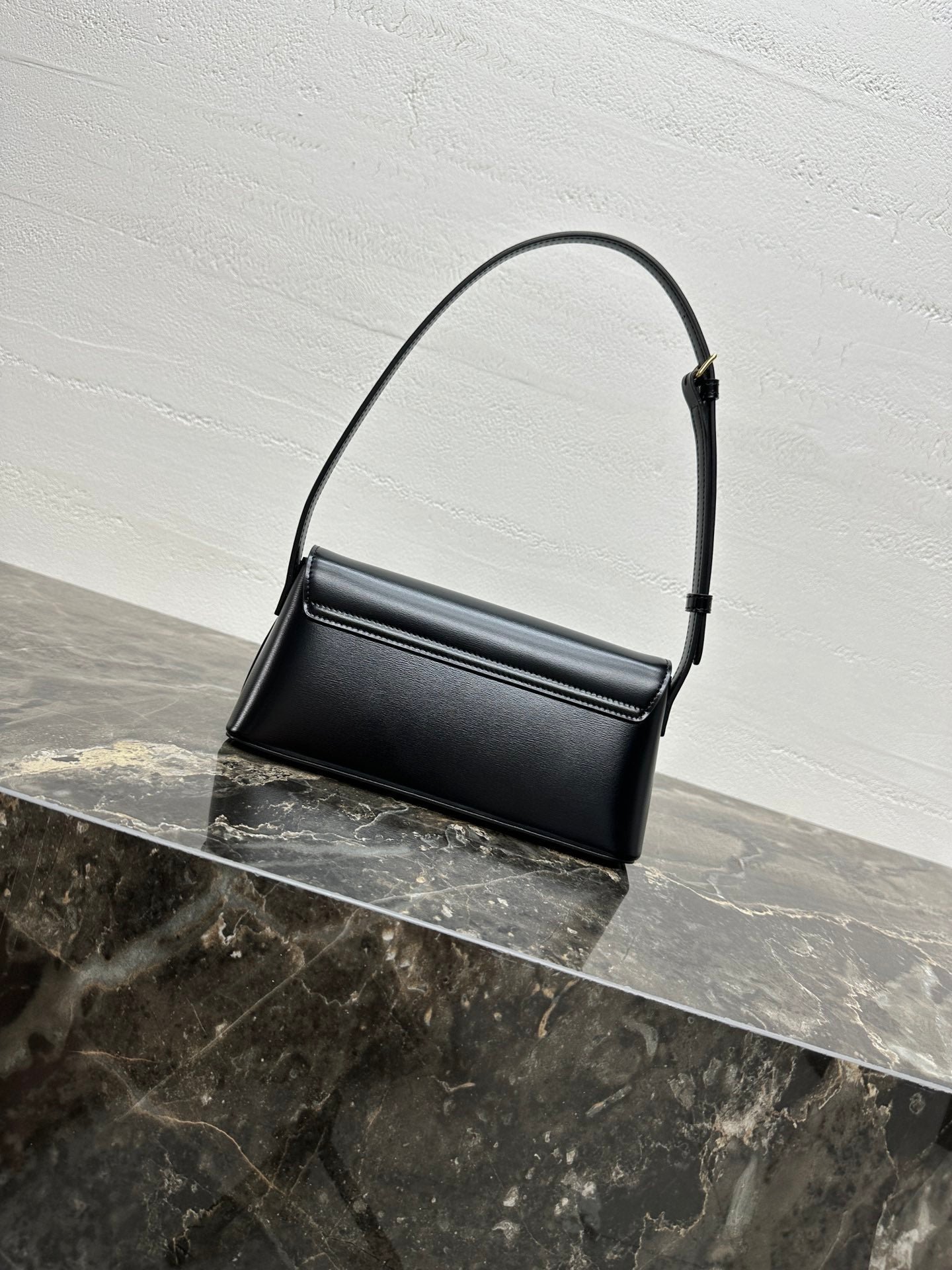 CELINE 25S TRIOMPHE BAG 24 IN BLACK SHINY CALFSKIN - Image 2