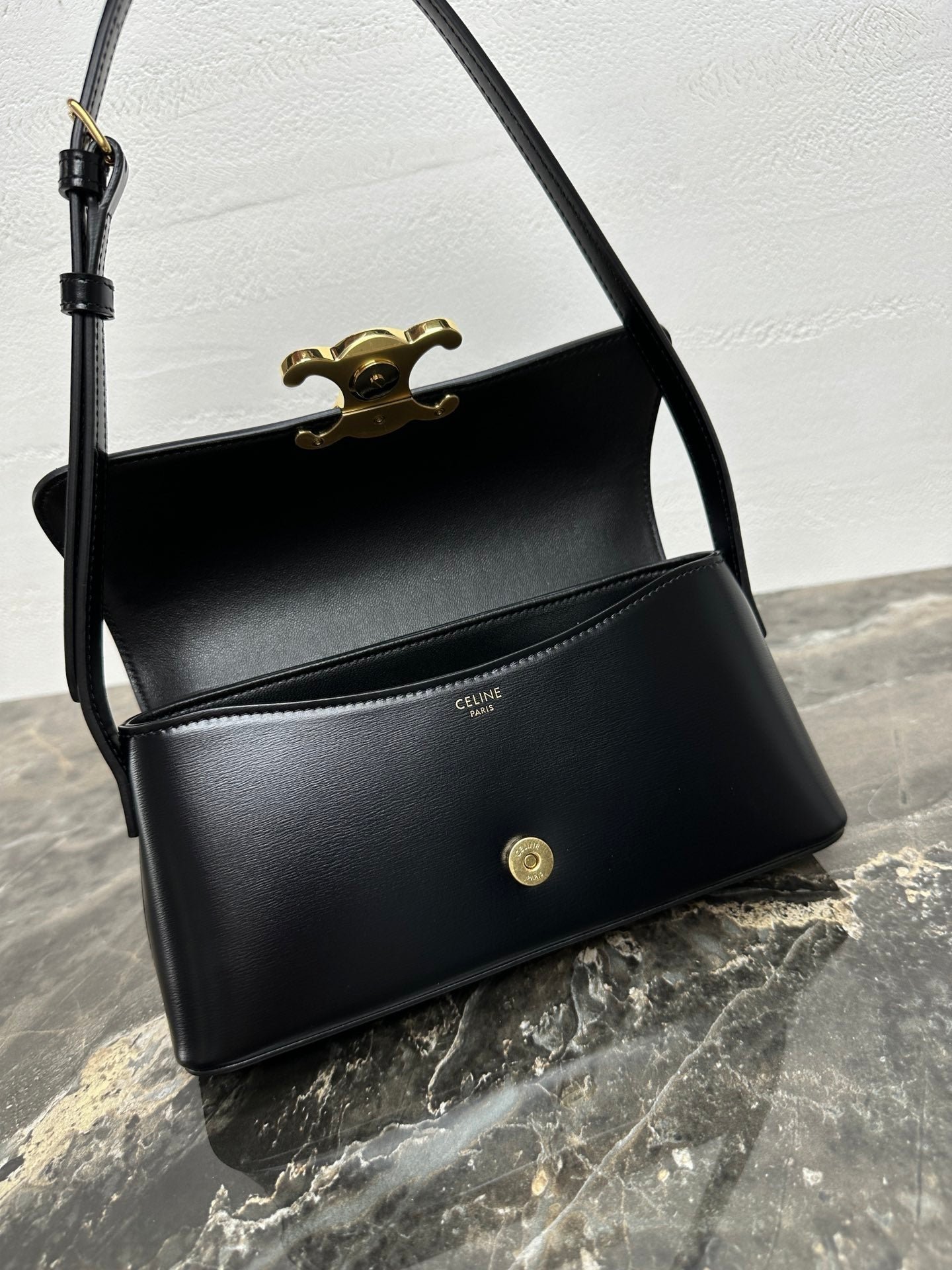 CELINE 25S TRIOMPHE BAG 24 IN BLACK SHINY CALFSKIN - Image 5