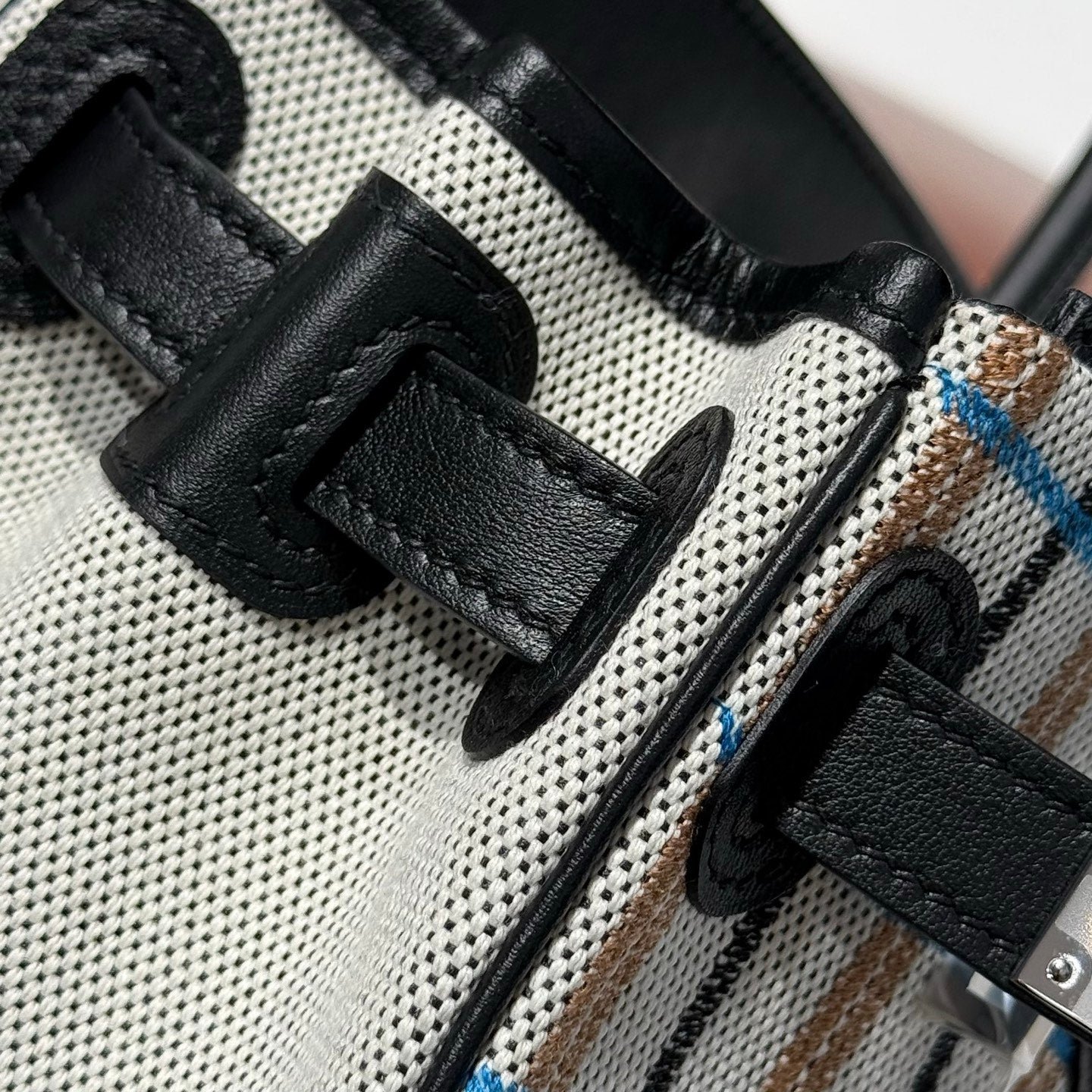 BIRKIN SHOULDER 29 IN BLACK CALFSKIN ÉCRU/NOIR/FAUVE/NOIR/BLEU ZANZIBAR EMBROIDERY PLAID CANVAS - Image 14
