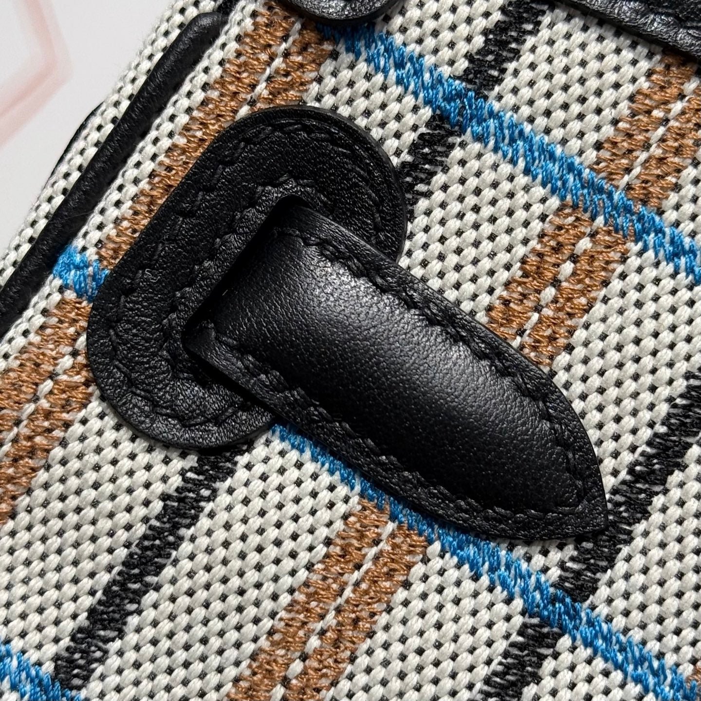 BIRKIN SHOULDER 29 IN BLACK CALFSKIN ÉCRU/NOIR/FAUVE/NOIR/BLEU ZANZIBAR EMBROIDERY PLAID CANVAS - Image 9