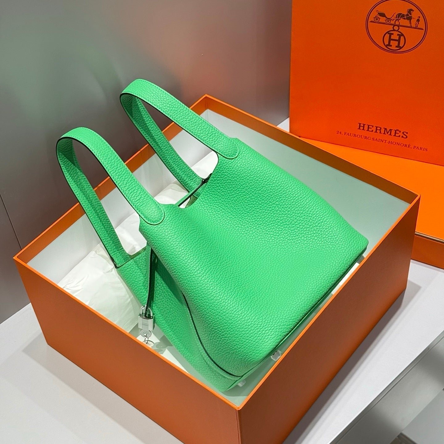 HERMES 25S PICOTIN LOCK 22 IN SPRING GREEN CALFSKIN SILVER HARDWARE - Image 11