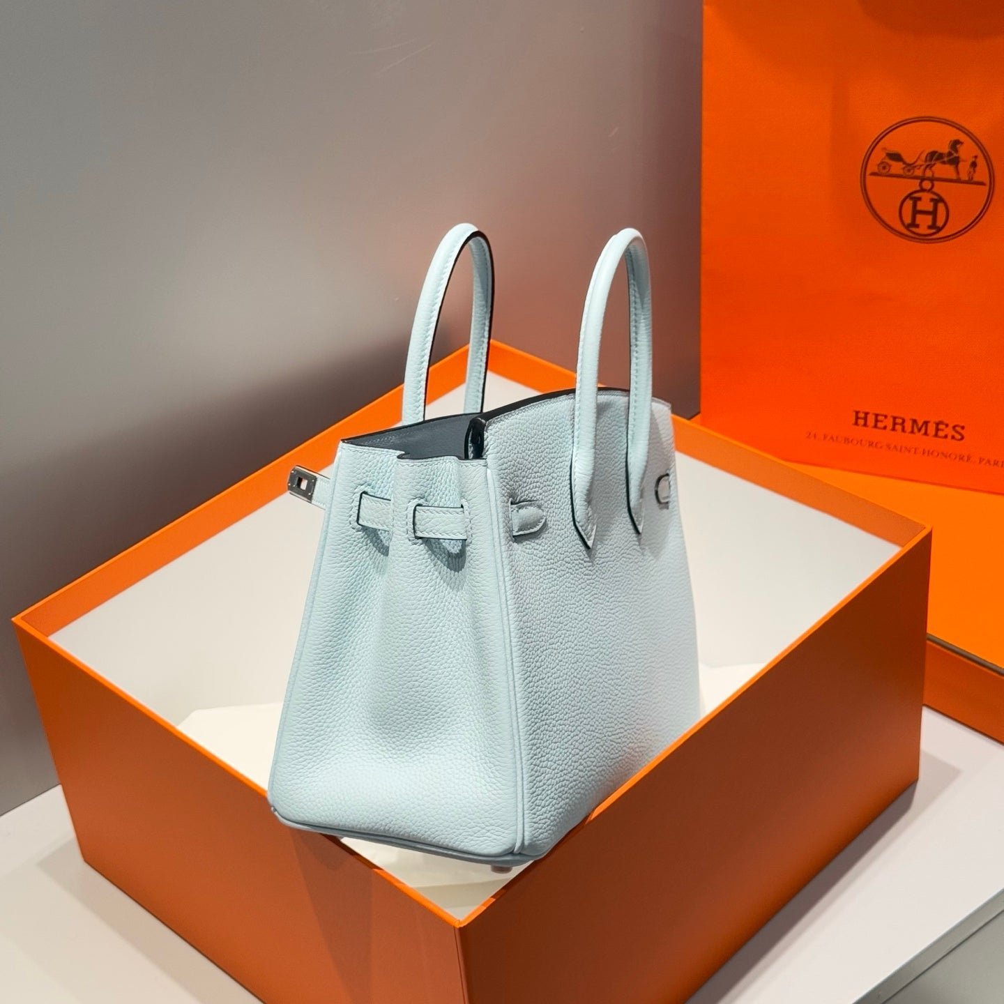 HERMES 25S MEDIUM BIRKIN 25 IN CLOUD BLUE CALFSKIN SILVER HARDWARE - Image 2