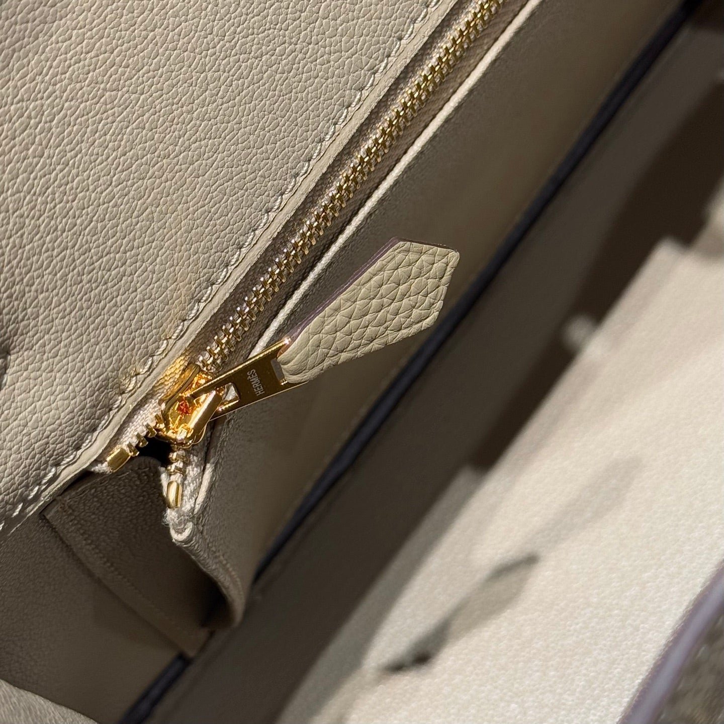 HERMES 25S MEDIUM BIRKIN 25 IN DARK KHAKI CALFSKIN GOLD HARDWARE - Image 16