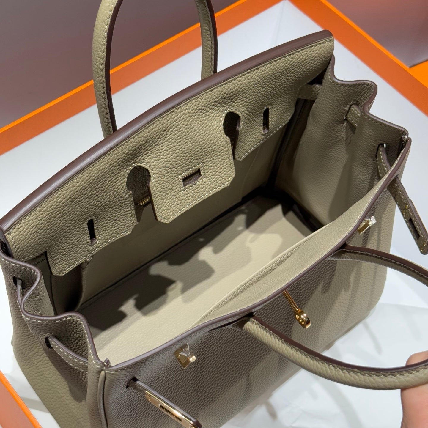 HERMES 25S MEDIUM BIRKIN 25 IN DARK KHAKI CALFSKIN GOLD HARDWARE - Image 13