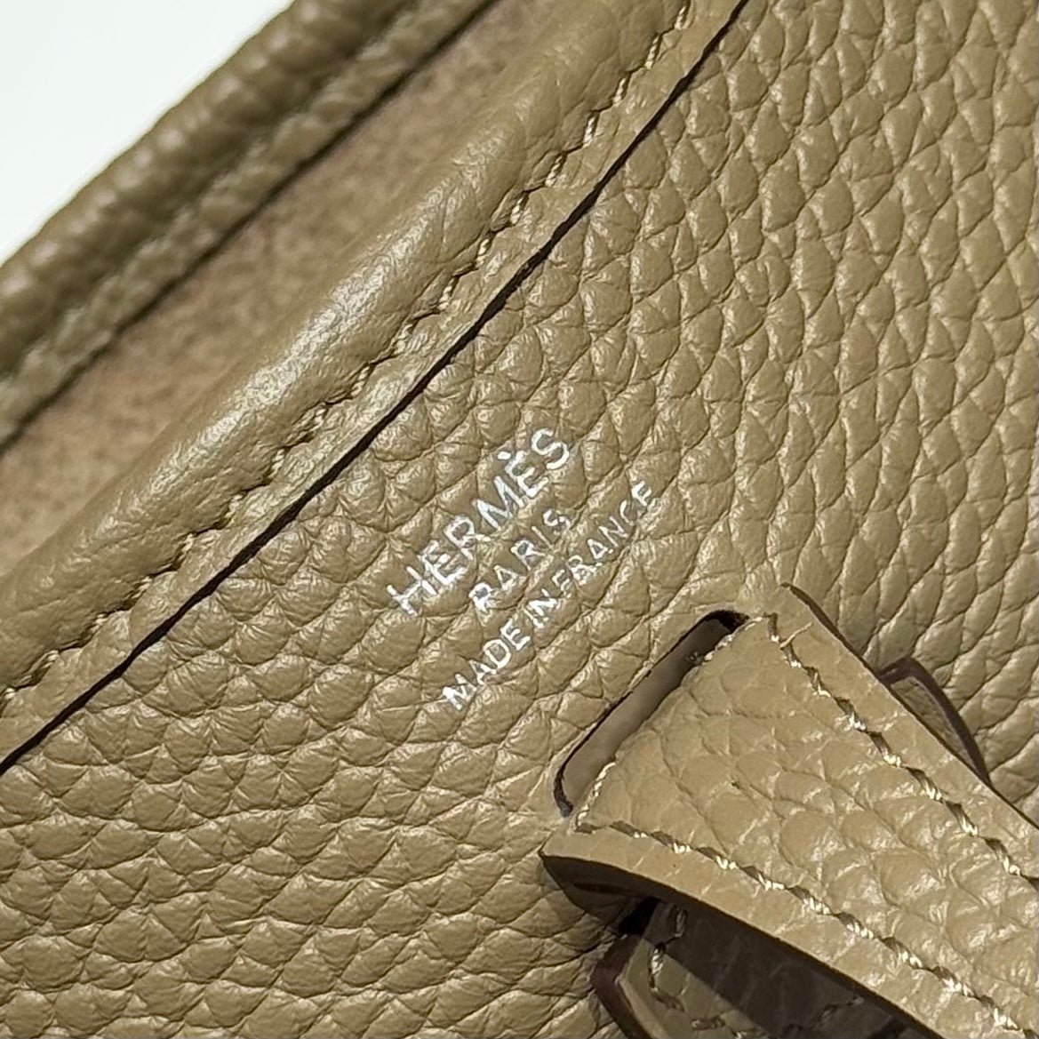 HERMES 25S MINI EVELYNE 18 IN BEIGE MARFA PATTERNED STRAP CALFSKIN SILVER HARDWARE - Image 5