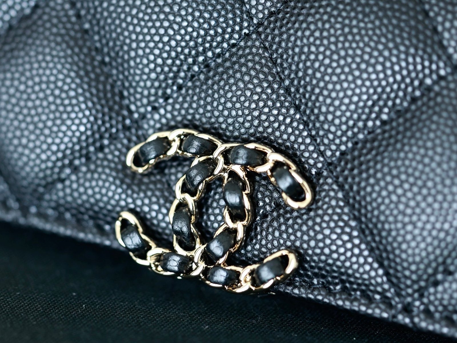 CHANEL 25S KELLY IN BLACK LAMBSKIN WITH GOLD HARDWARE - Image 3