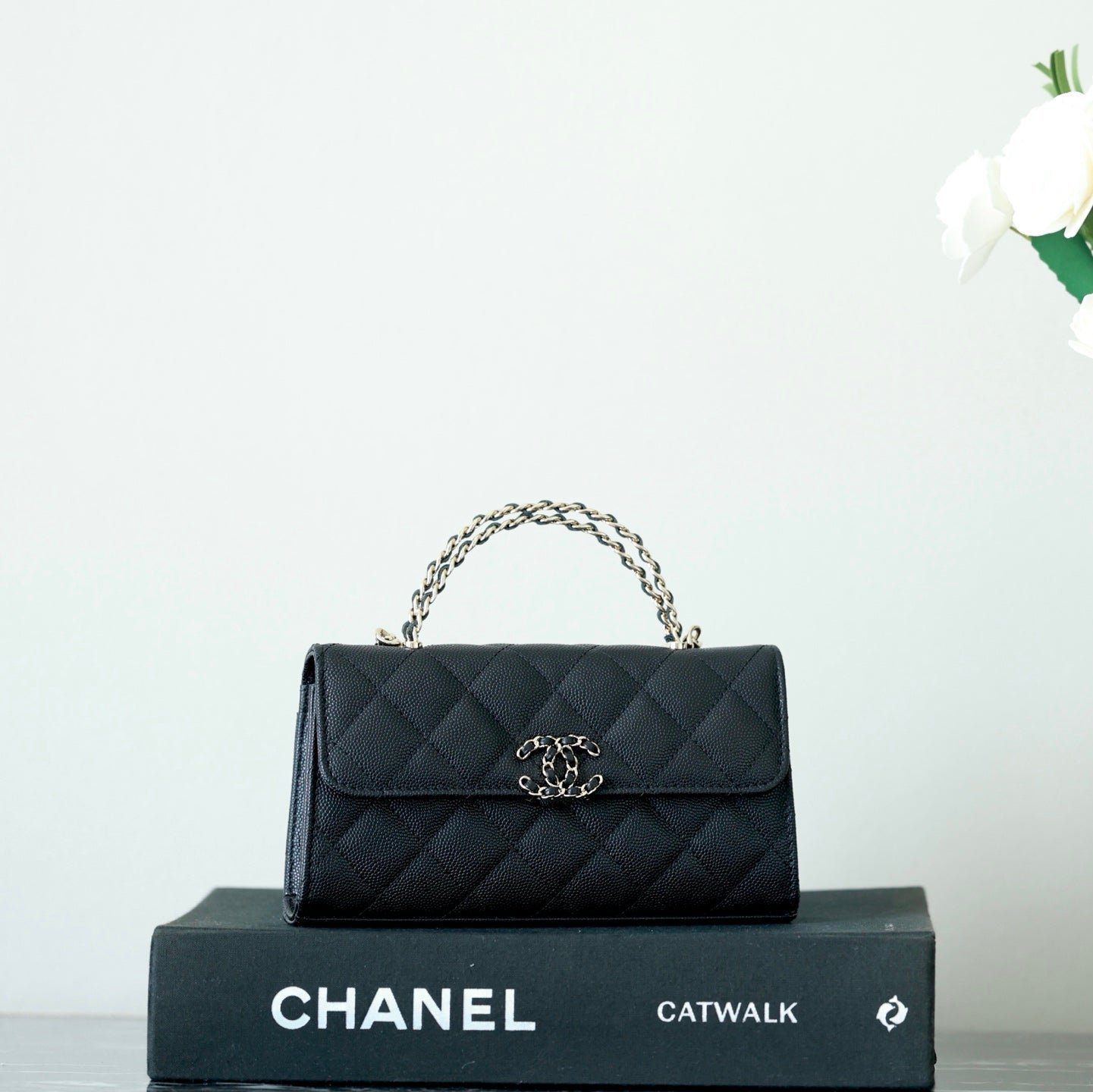 CHANEL 25S KELLY IN BLACK LAMBSKIN WITH GOLD HARDWARE - Image 10