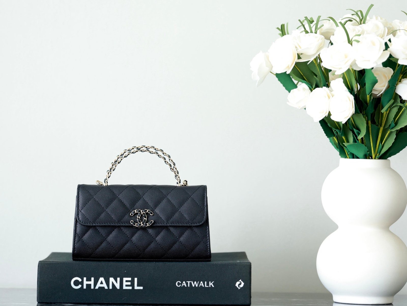 CHANEL 25S KELLY IN BLACK LAMBSKIN WITH GOLD HARDWARE - Image 11