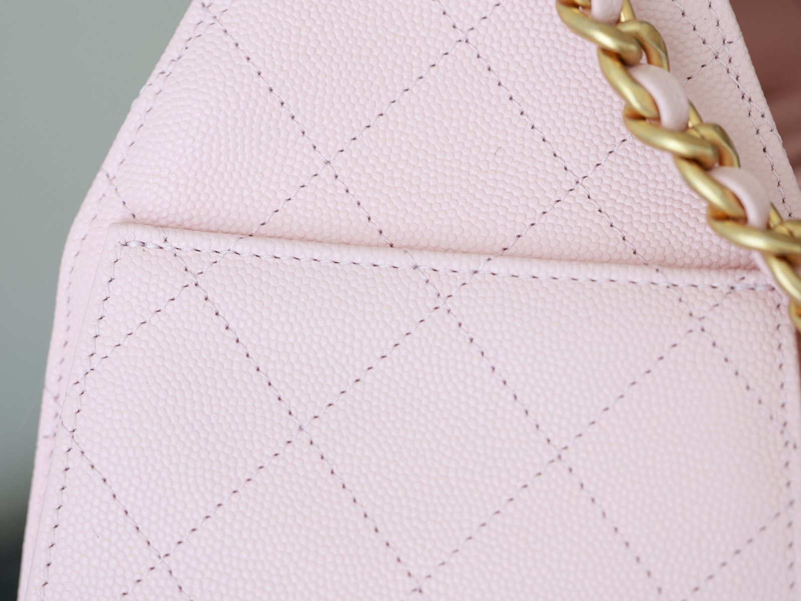 CHANEL 25S HOBO BAG 30 CM IN LIGHT PINK LAMBSKIN WITH GOLD HARDWARE - Image 14