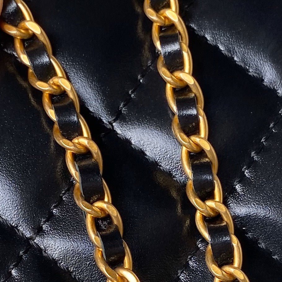 CC VANITY CASE 19 BLACK LAMBSKIN GOLD HARDWARE - Image 4