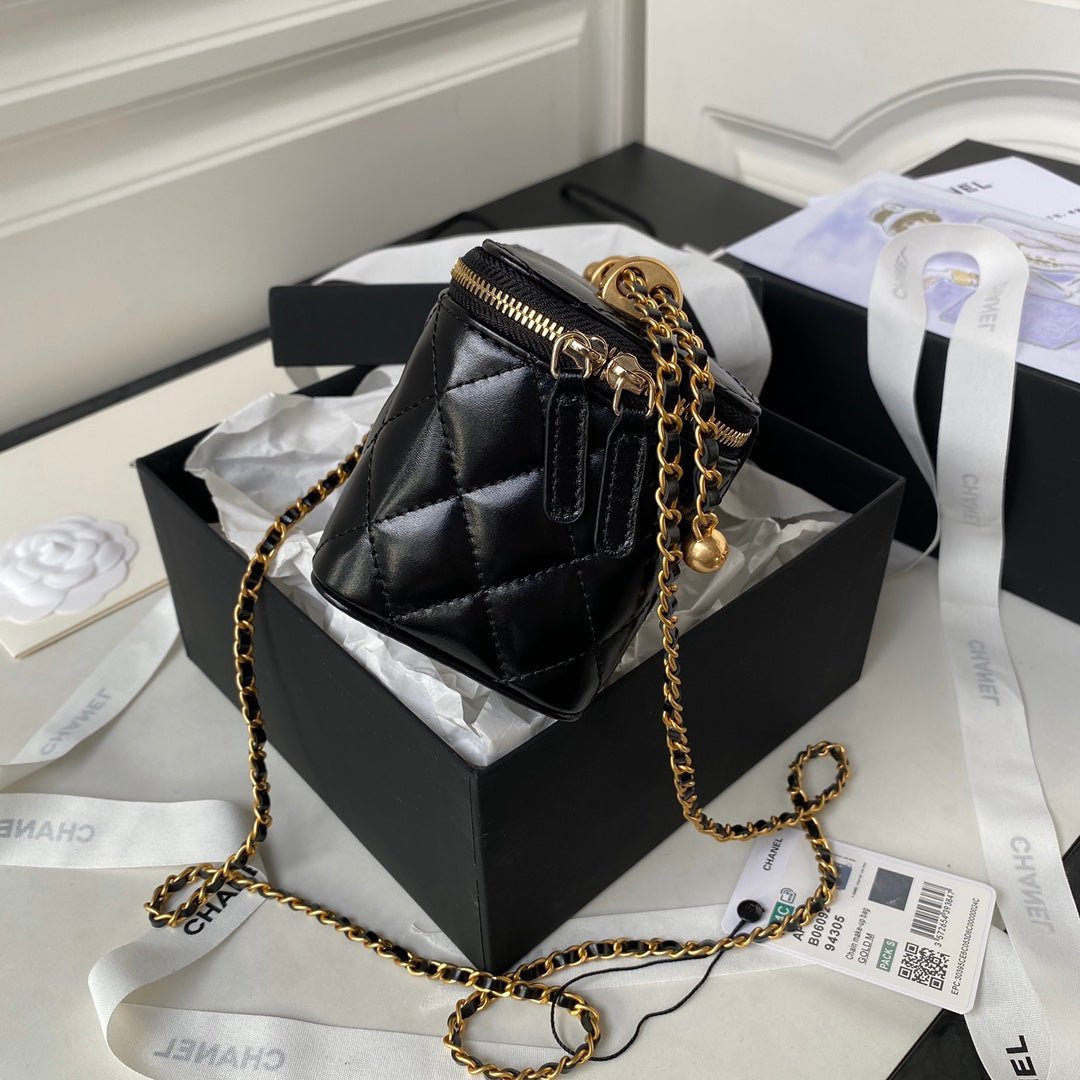 CC VANITY CASE 19 BLACK LAMBSKIN GOLD HARDWARE - Image 15