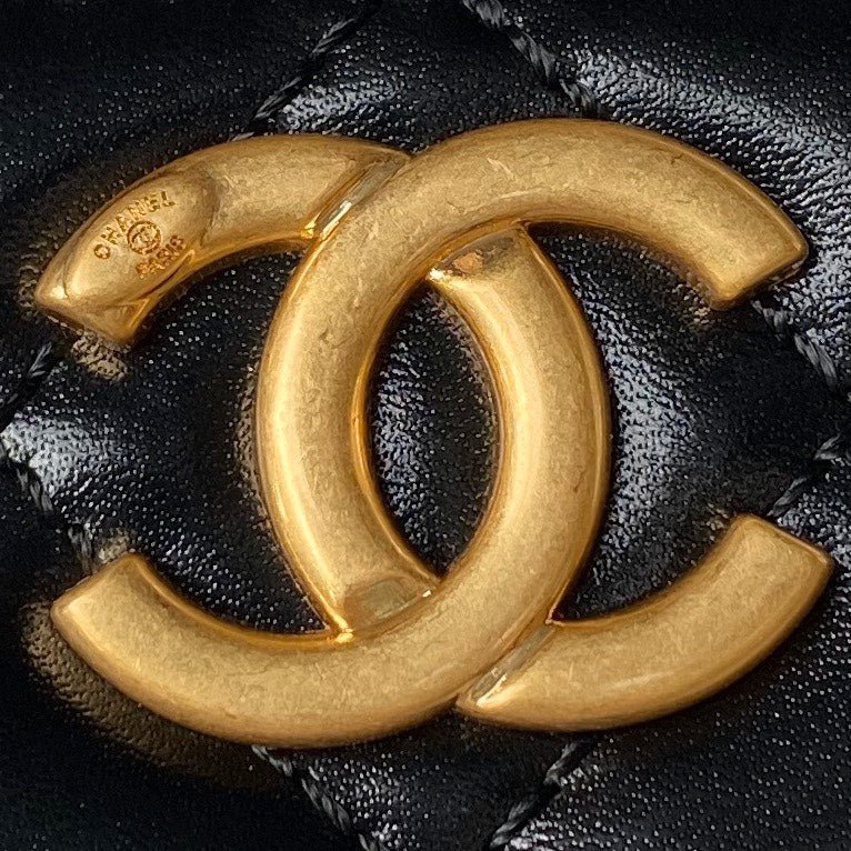 CC VANITY CASE 19 BLACK LAMBSKIN GOLD HARDWARE - Image 9