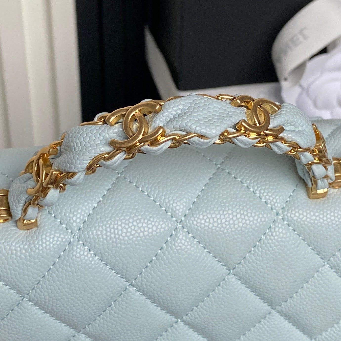 CHANEL 25S FLAP BAG 19 IN LIGHT BLUE CALFSKIN GOLD HARDWARE - Image 4