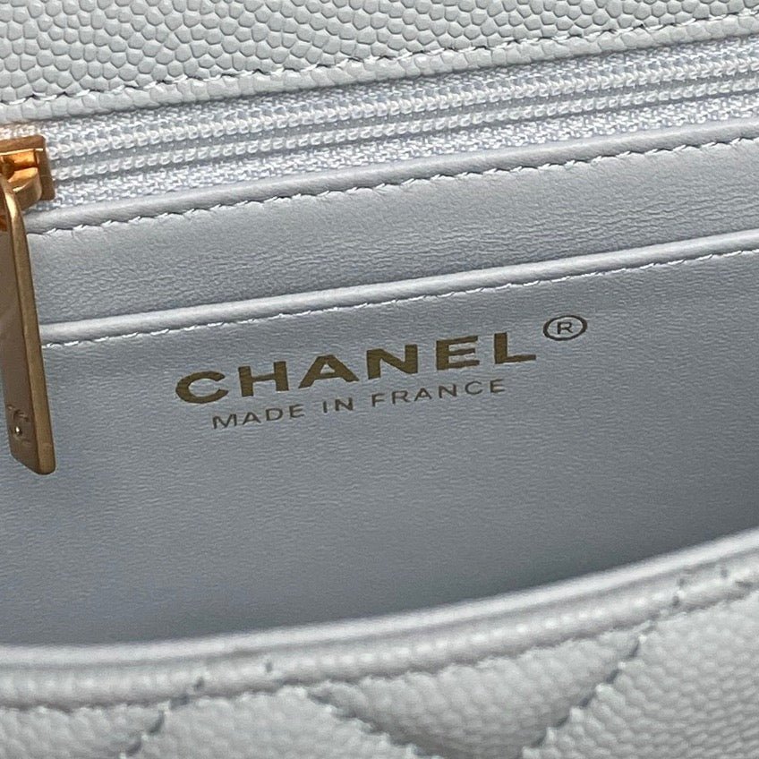 CHANEL 25S FLAP BAG 19 IN LIGHT BLUE CALFSKIN GOLD HARDWARE - Image 17