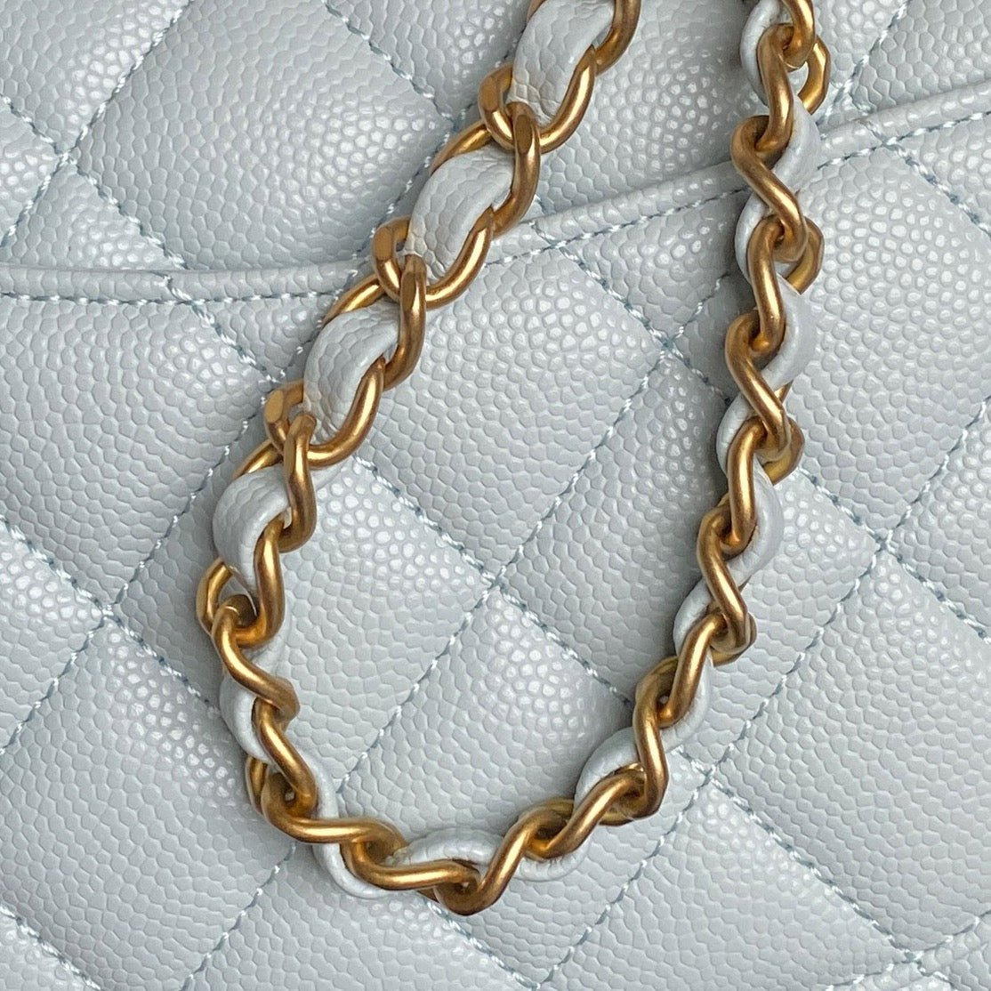 CHANEL 25S FLAP BAG 19 IN LIGHT BLUE CALFSKIN GOLD HARDWARE - Image 9