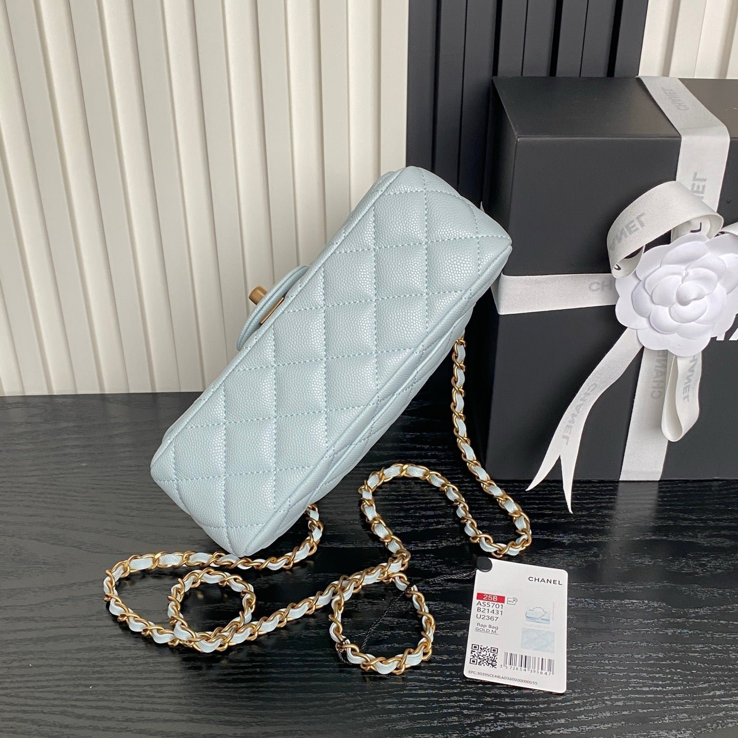CHANEL 25S FLAP BAG 19 IN LIGHT BLUE CALFSKIN GOLD HARDWARE - Image 6