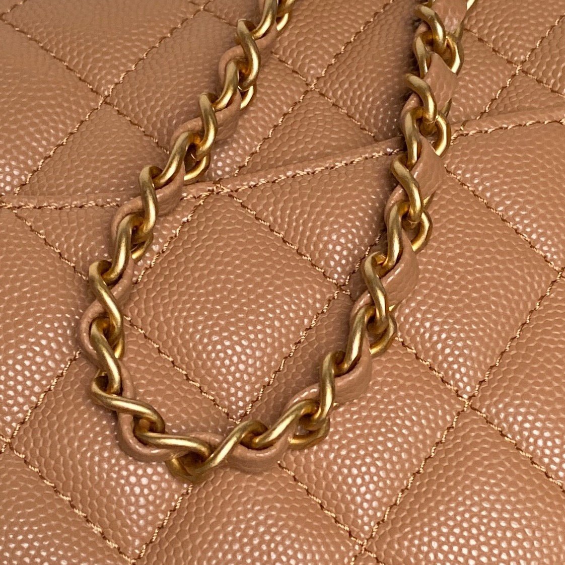CHANEL 25S FLAP BAG 22 CM IN LIGHT BROWN CAVIAR WITH GOLD HARDWARE - Image 4