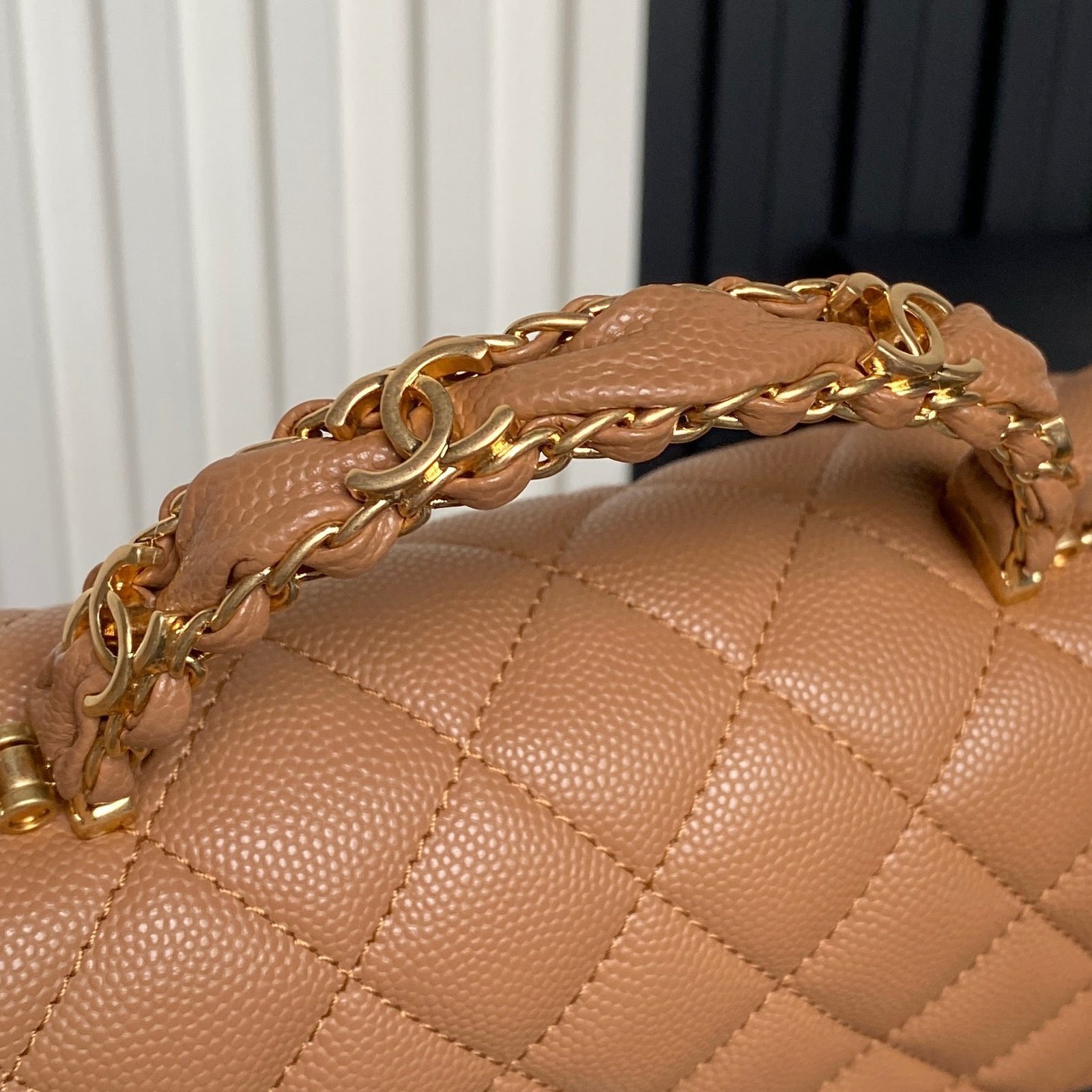 CHANEL 25S FLAP BAG 22 CM IN LIGHT BROWN CAVIAR WITH GOLD HARDWARE - Image 5