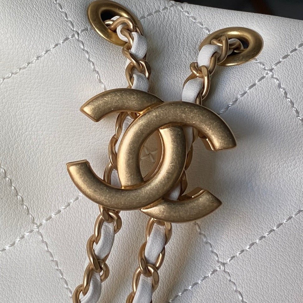 CHANEL 25S HOBO BAG 32 IN CREAM WHITE LAMBSKIN - Image 3