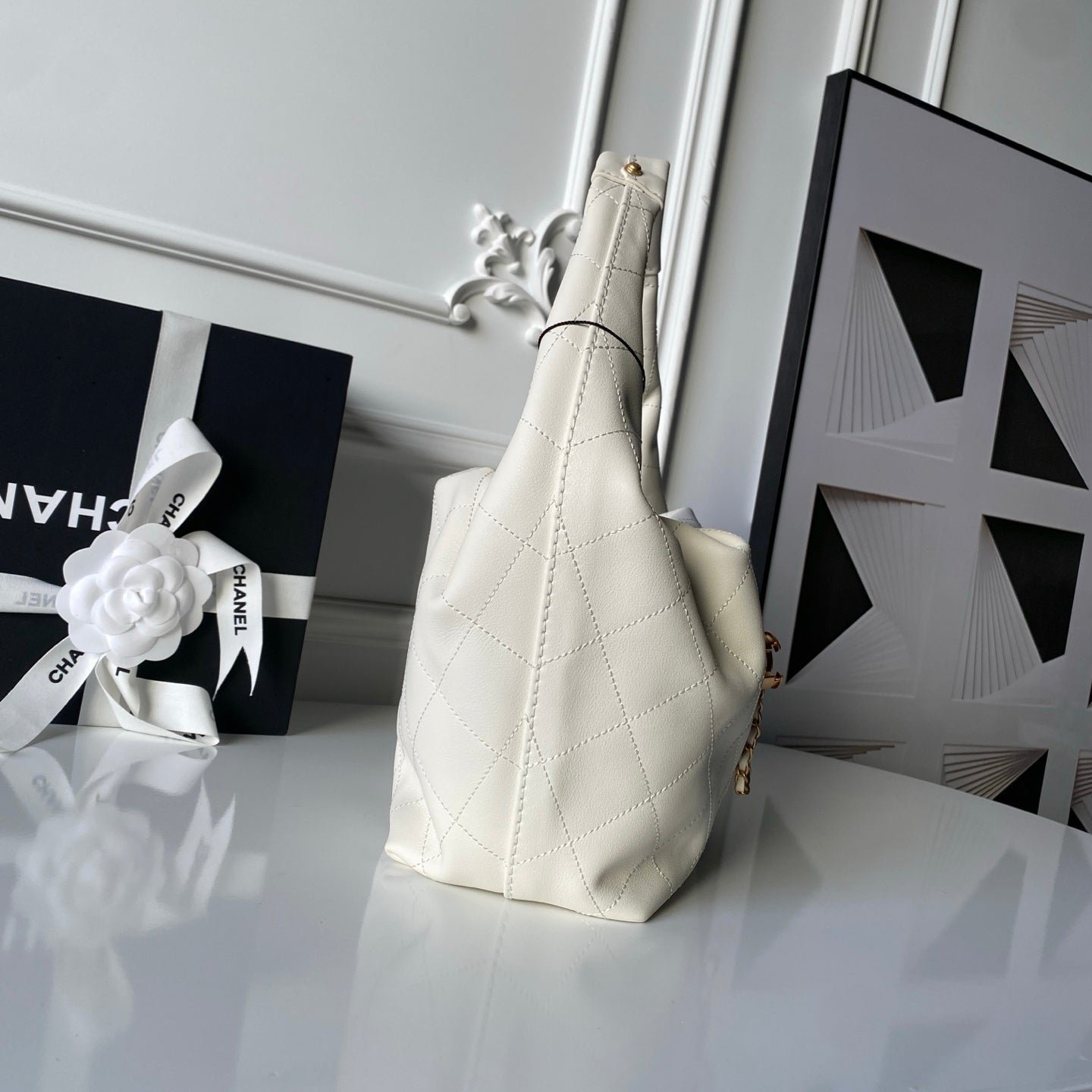 CHANEL 25S HOBO BAG 32 IN CREAM WHITE LAMBSKIN - Image 16