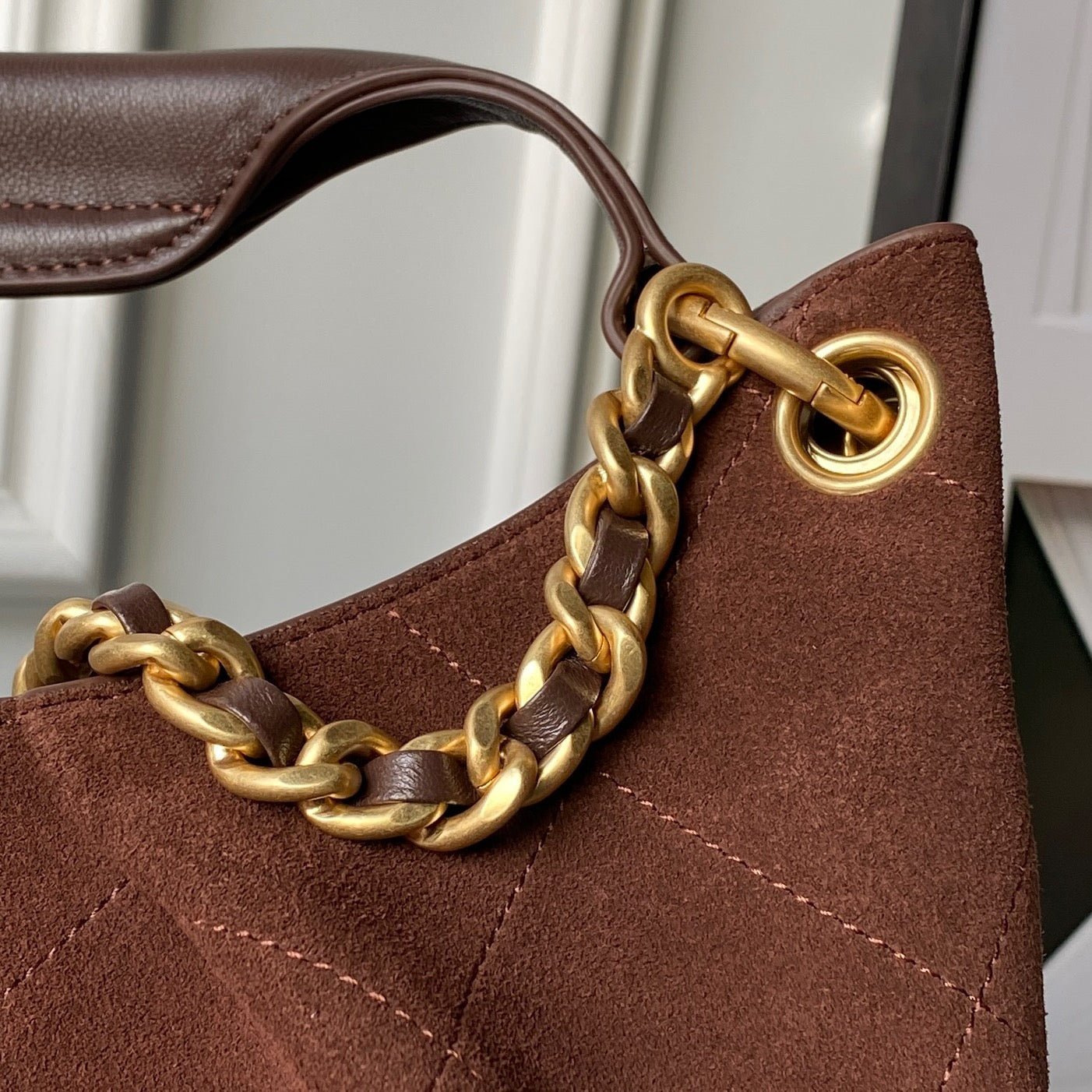 CHANEL 25S HOBO BAG 31 IN DARK BROWN SUEDE WITH GOLD HARDWARE - Image 12