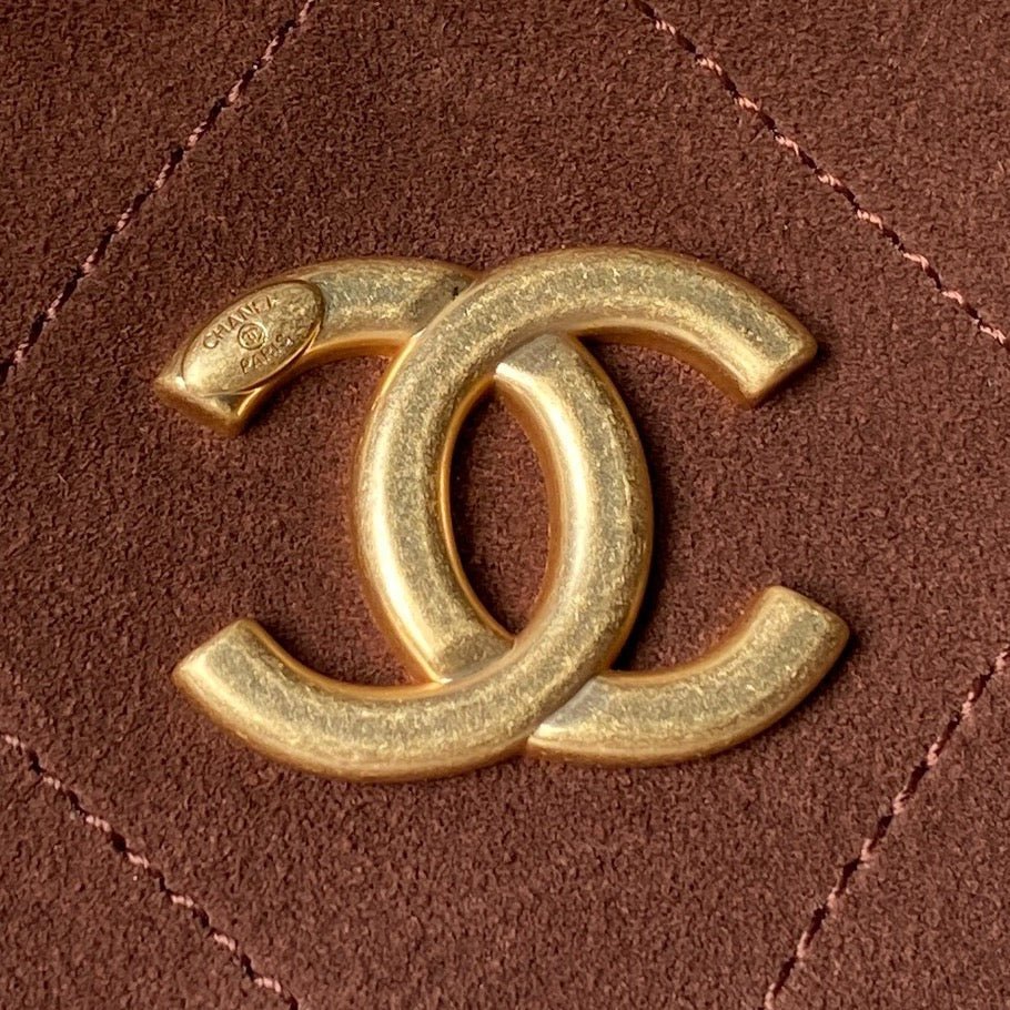CHANEL 25S HOBO BAG 31 IN DARK BROWN SUEDE WITH GOLD HARDWARE - Image 10