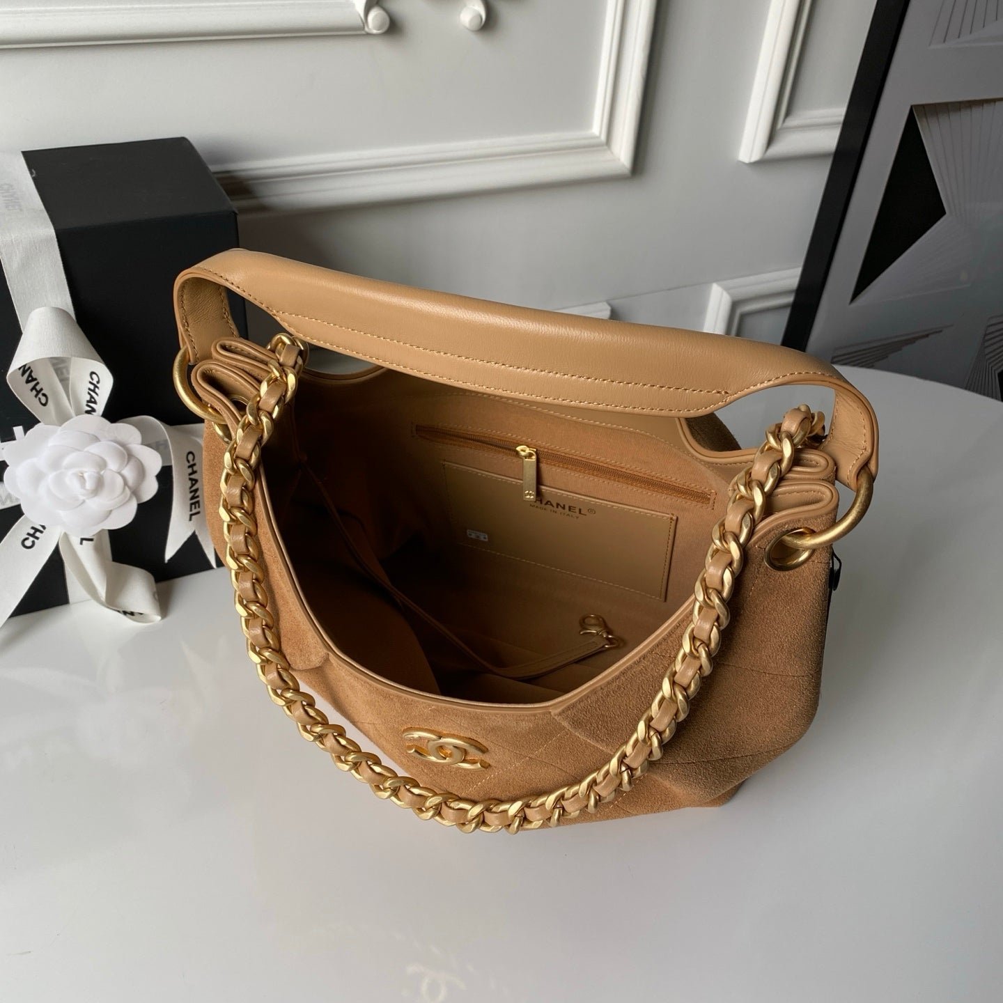 CHANEL 25S HOBO BAG 31 IN CARAMEL BROWN SUEDE WITH GOLD HARDWARE - Image 3