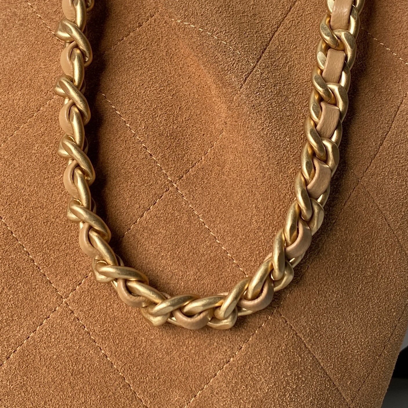 CHANEL 25S HOBO BAG 31 IN CARAMEL BROWN SUEDE WITH GOLD HARDWARE - Image 9