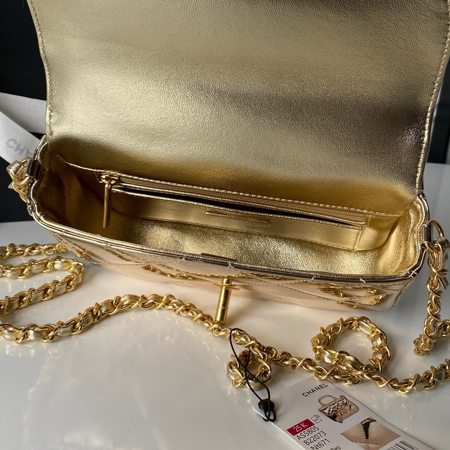 CHANEL 25S FLAP BAG 18 IN METALLIC GOLD CALFSKIN - Image 5