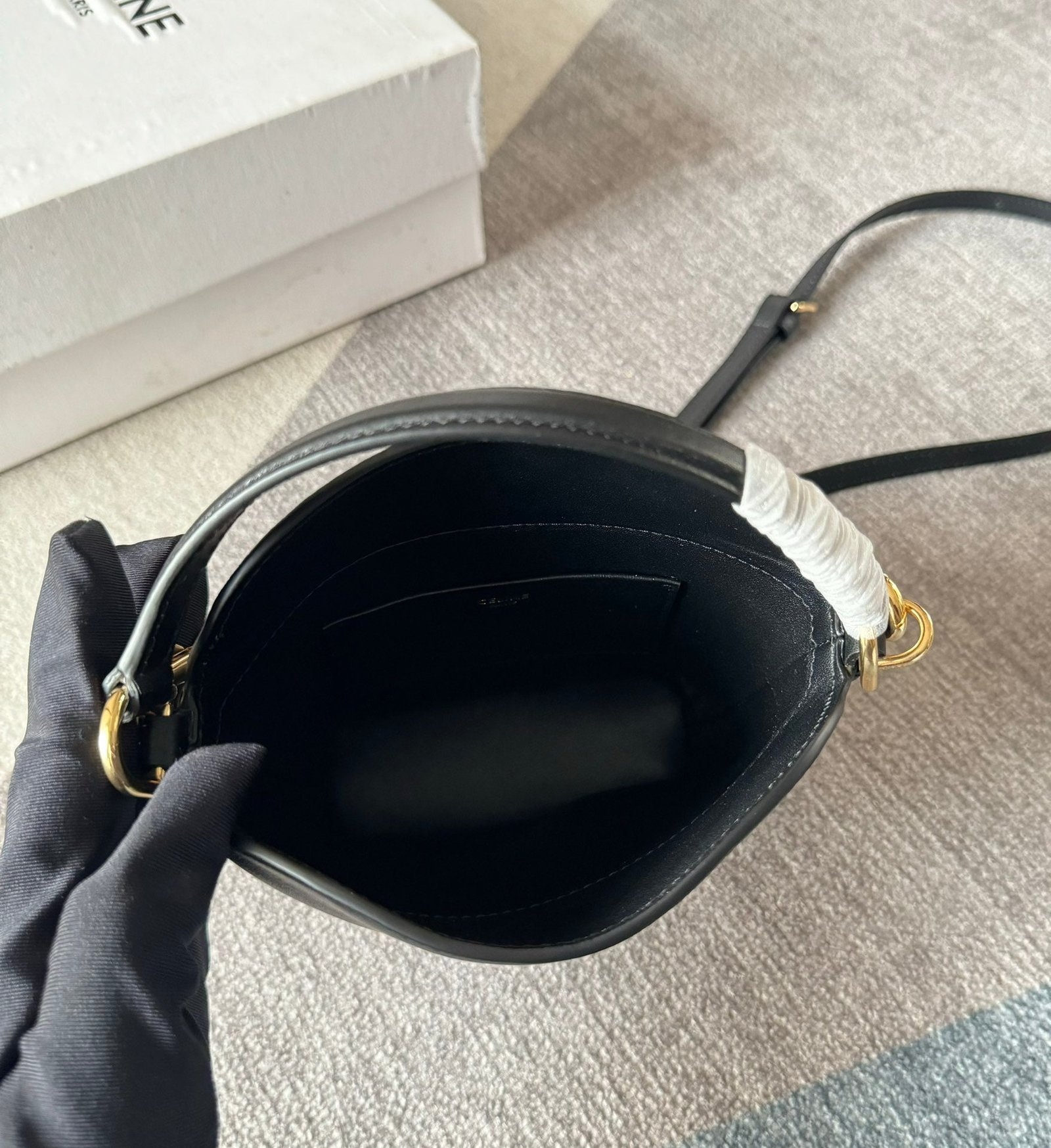 BUCKET MINI 13.5 TRIOMPHE BLACK IN SMOOTH CALFSKIN - Image 6