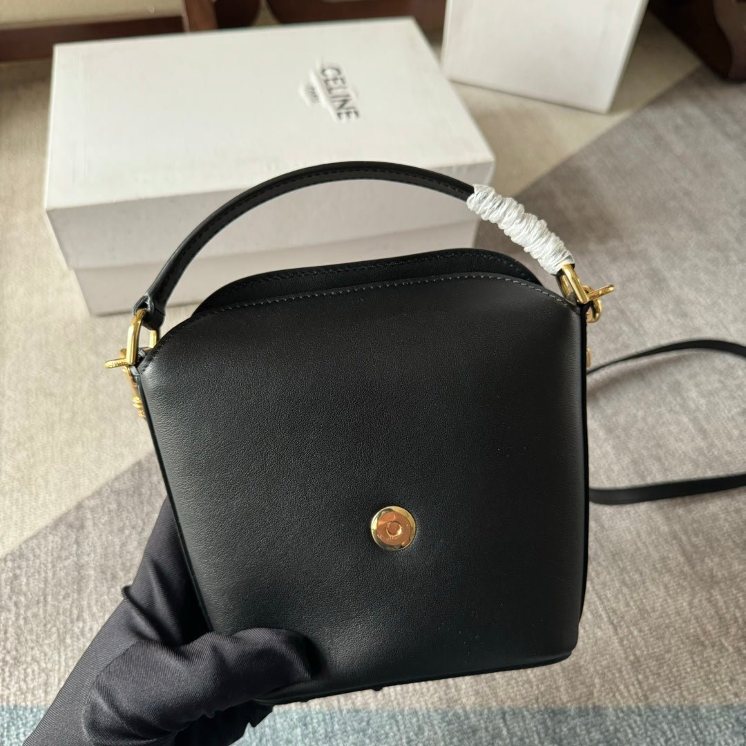 BUCKET MINI 13.5 TRIOMPHE BLACK IN SMOOTH CALFSKIN - Image 4