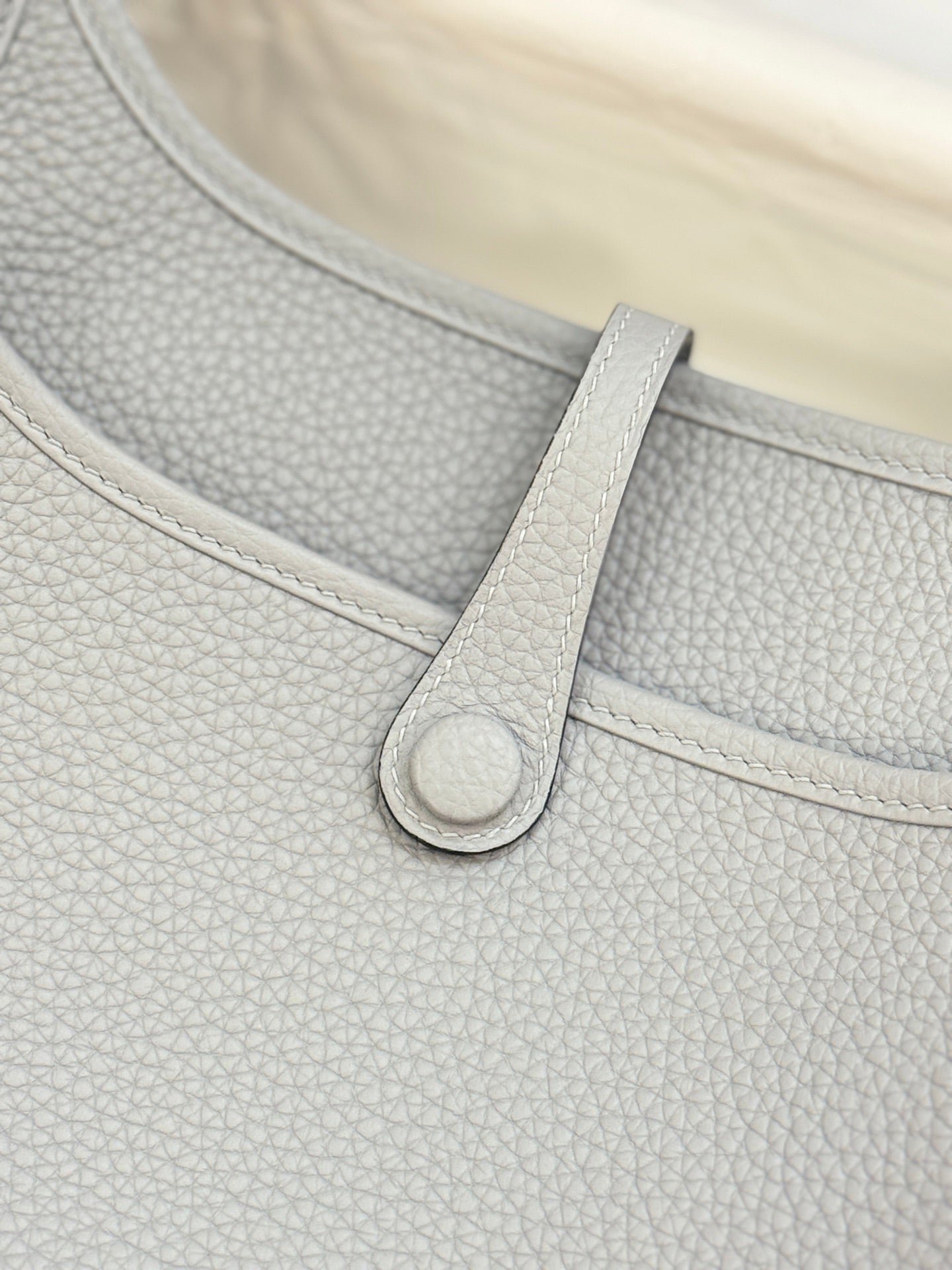 HM 26S EVELYNE BAG 23MM IN LIGHT GRAY GRAINED CALFSKIN - Image 7