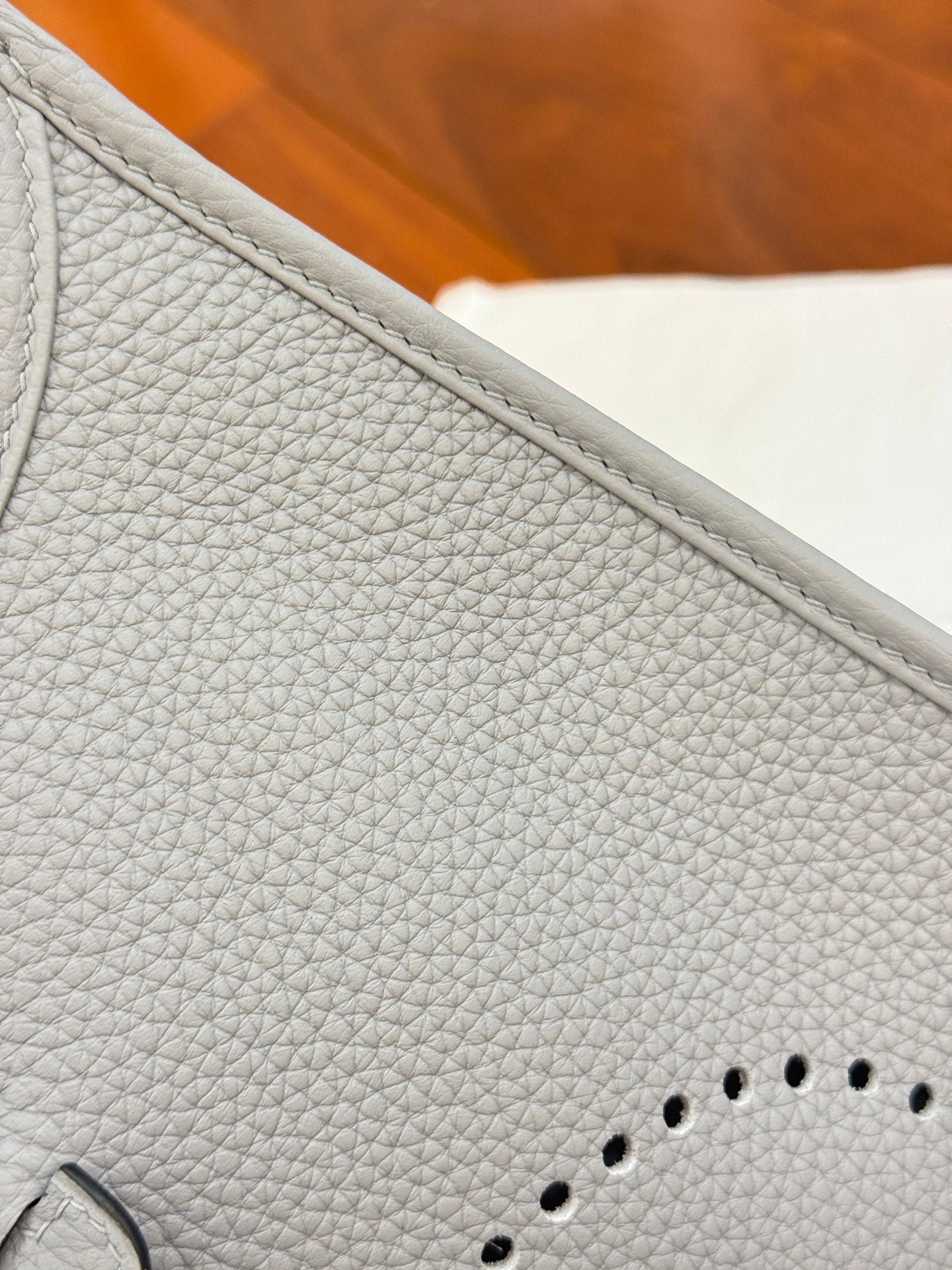 HM 26S EVELYNE BAG 23MM IN LIGHT GRAY GRAINED CALFSKIN - Image 19