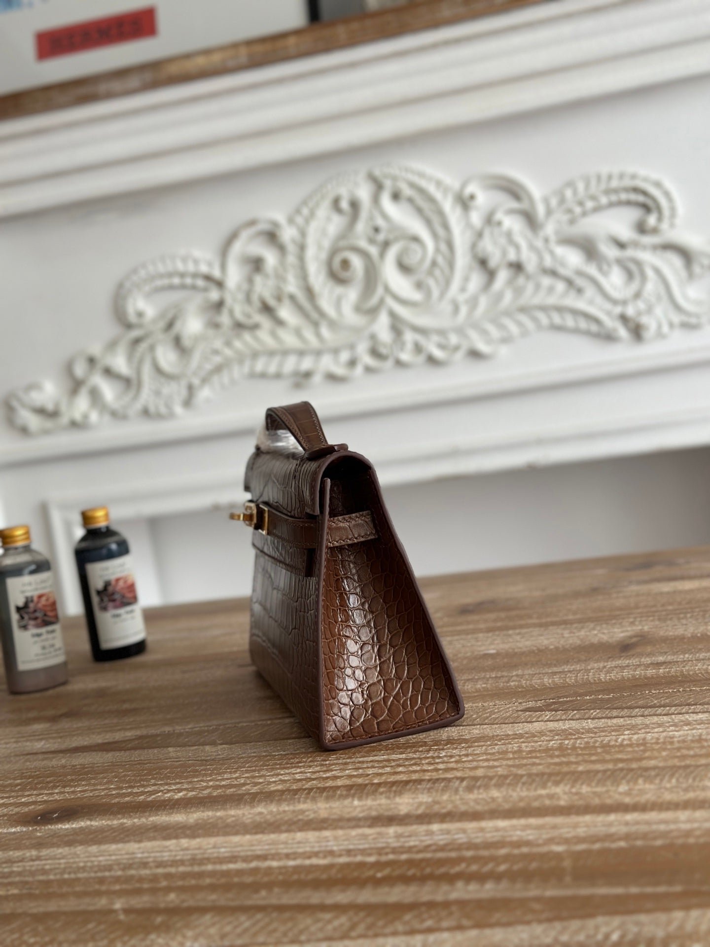 HM 26S KELLY MINI 22MM IN DARK BROWN CROC EMBOSSED CALFSKIN GOLD KELLY BUCKLE - Image 8