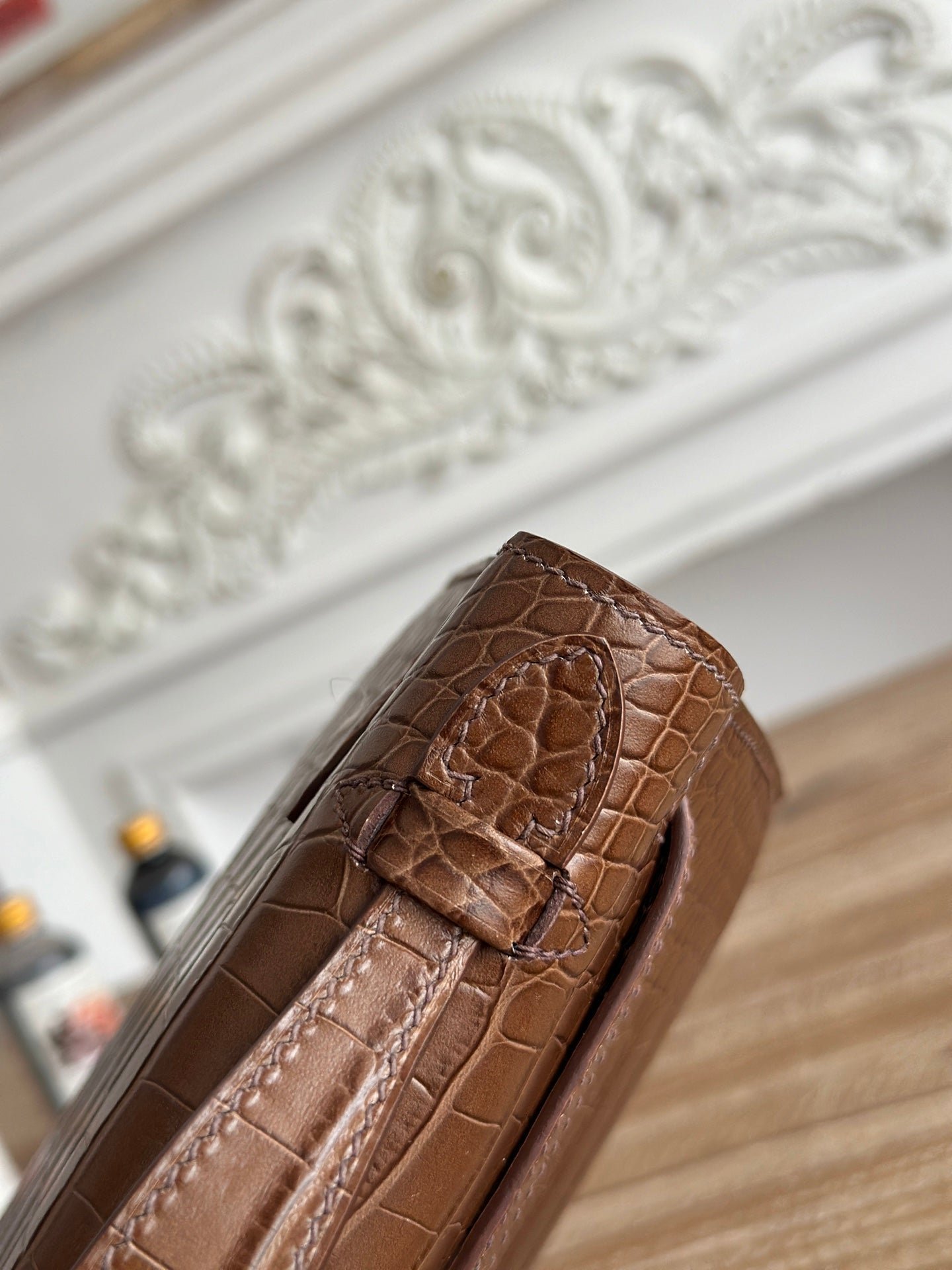 HM 26S KELLY MINI 22MM IN DARK BROWN CROC EMBOSSED CALFSKIN GOLD KELLY BUCKLE - Image 7