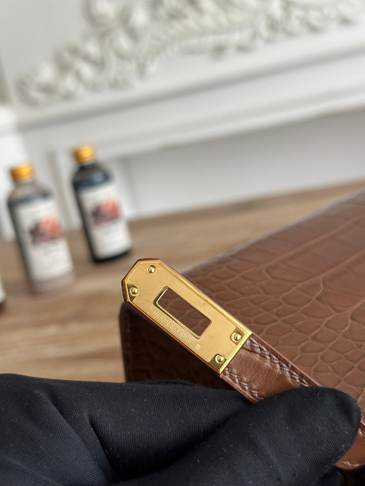 HM 26S KELLY MINI 22MM IN DARK BROWN CROC EMBOSSED CALFSKIN GOLD KELLY BUCKLE - Image 6