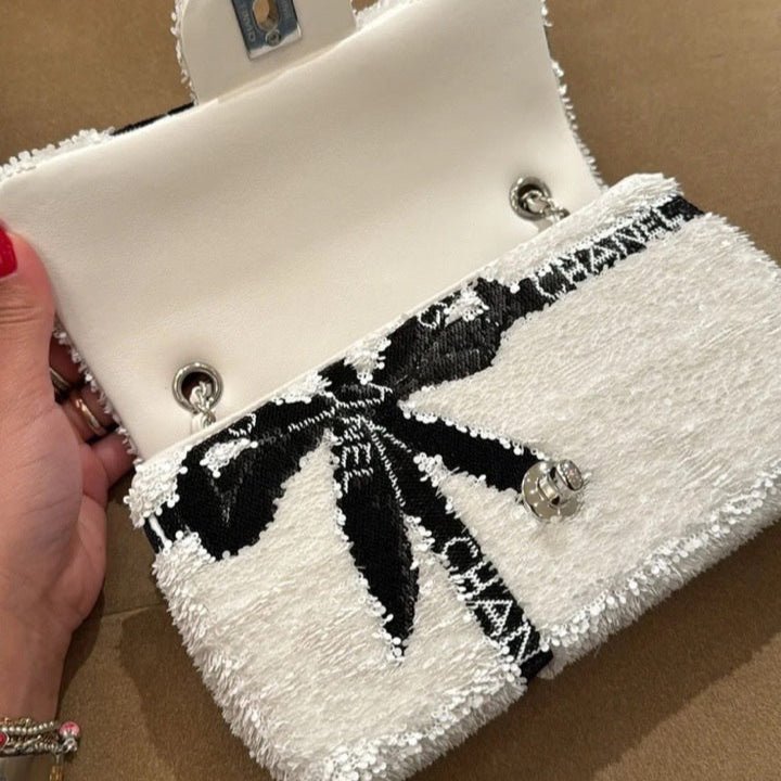 CHANEL 25S FLAP BAG 20 CM IN WHITE SEQUINS WITH BLACK BOW - Image 8