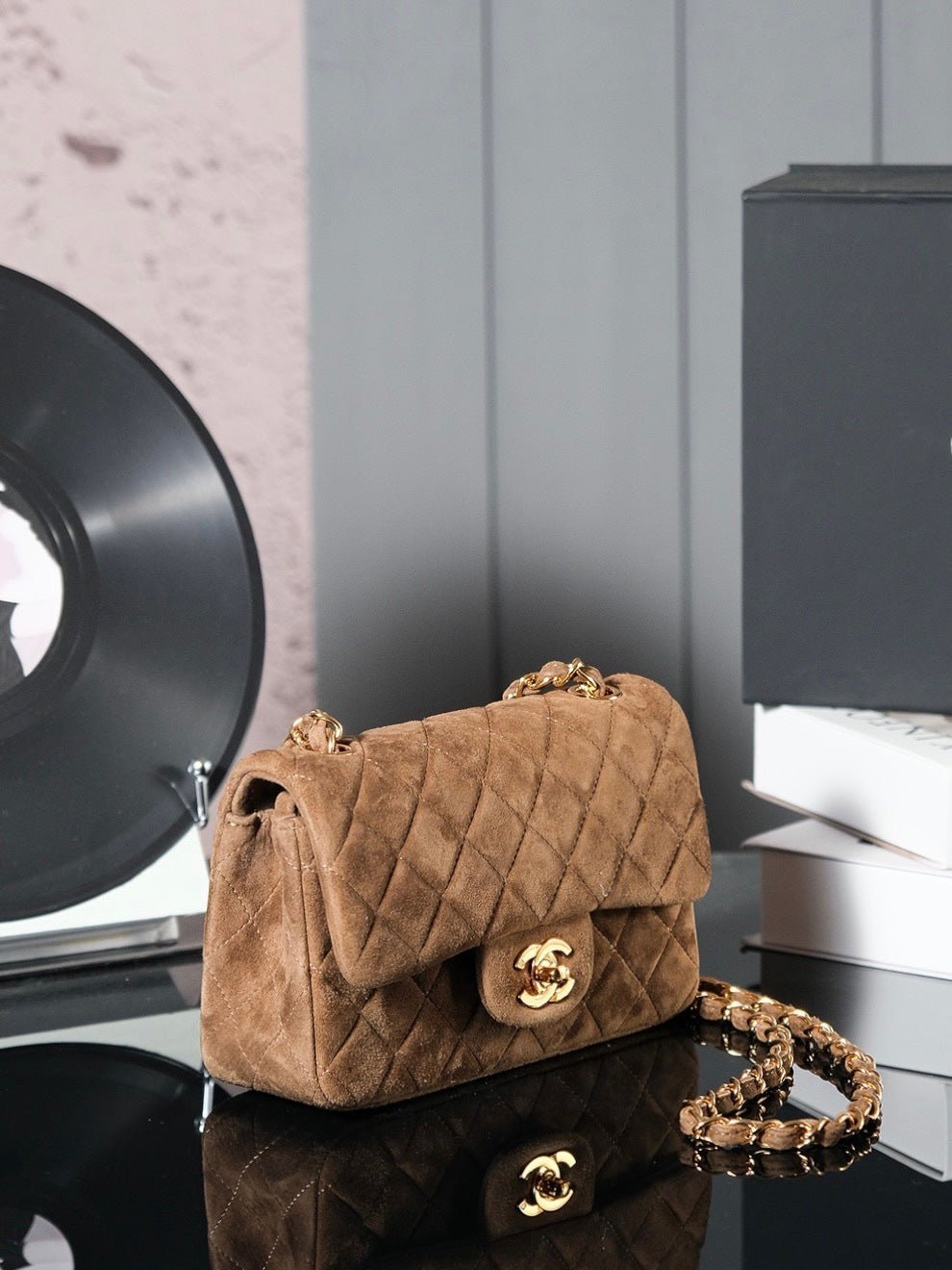 CHANEL 25S FLAP BAG 20 IN BROWN SUEDE WITH GOLD HARDWARE - Image 11