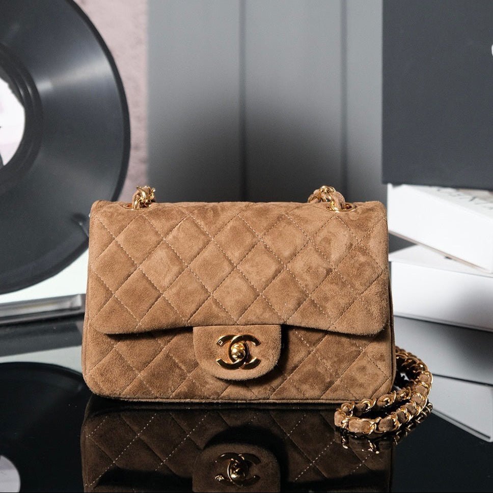 CHANEL 25S FLAP BAG 20 IN BROWN SUEDE WITH GOLD HARDWARE - Image 10