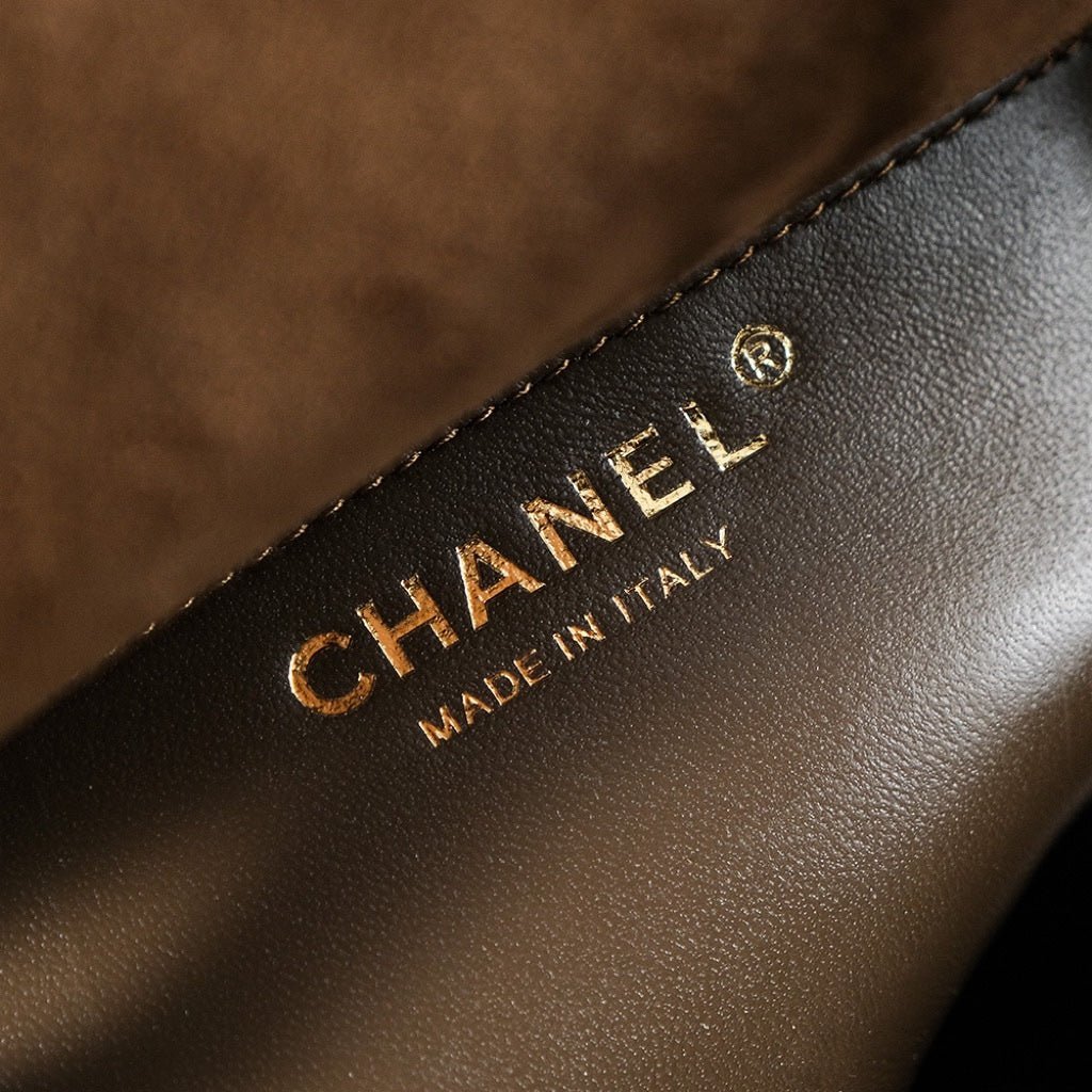 CHANEL 25S FLAP BAG 20 IN BROWN SUEDE WITH GOLD HARDWARE - Image 6