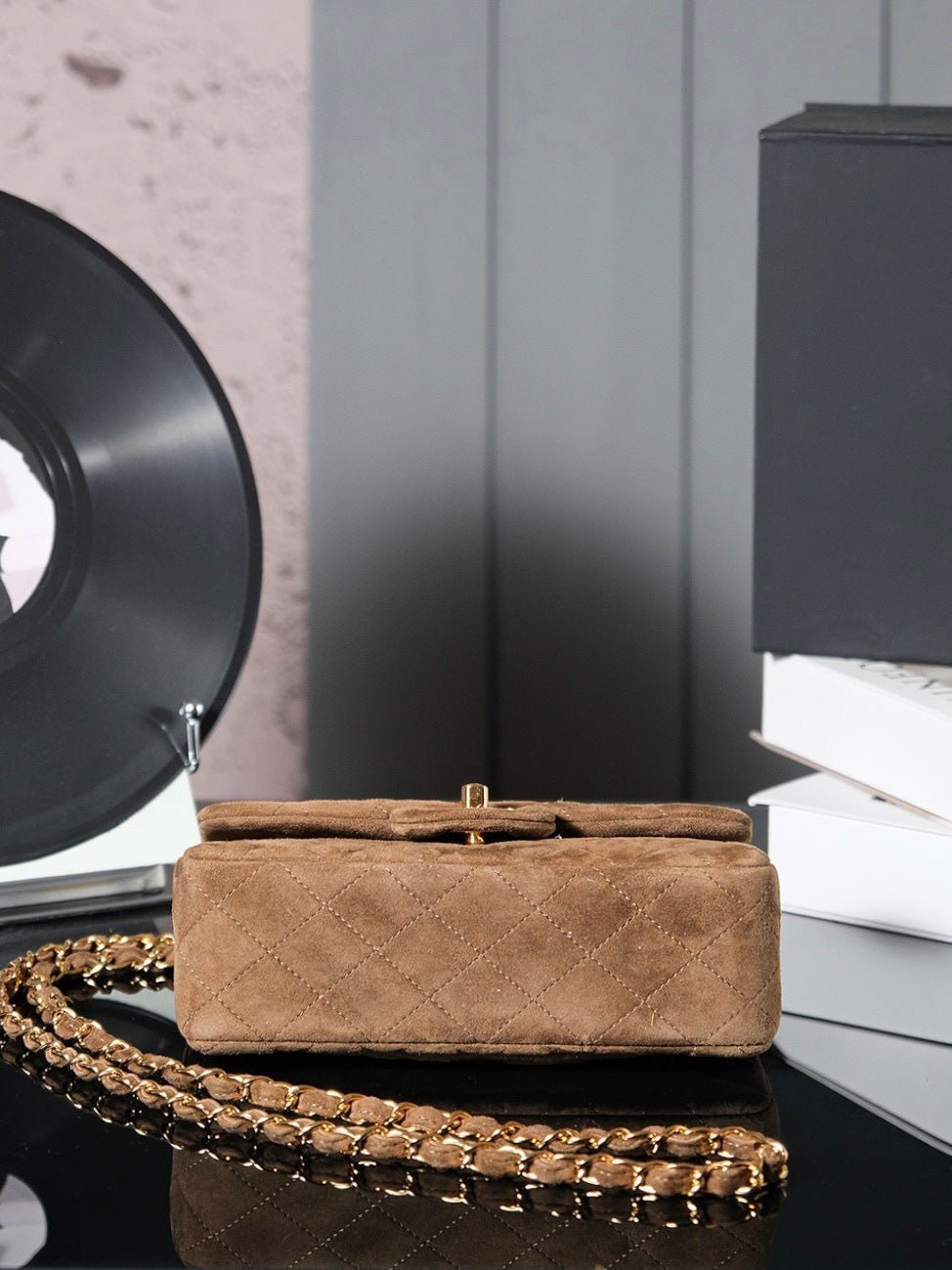 CHANEL 25S FLAP BAG 20 IN BROWN SUEDE WITH GOLD HARDWARE - Image 16